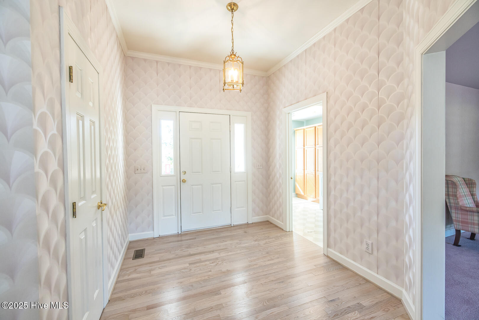 100544810 | Photo 13