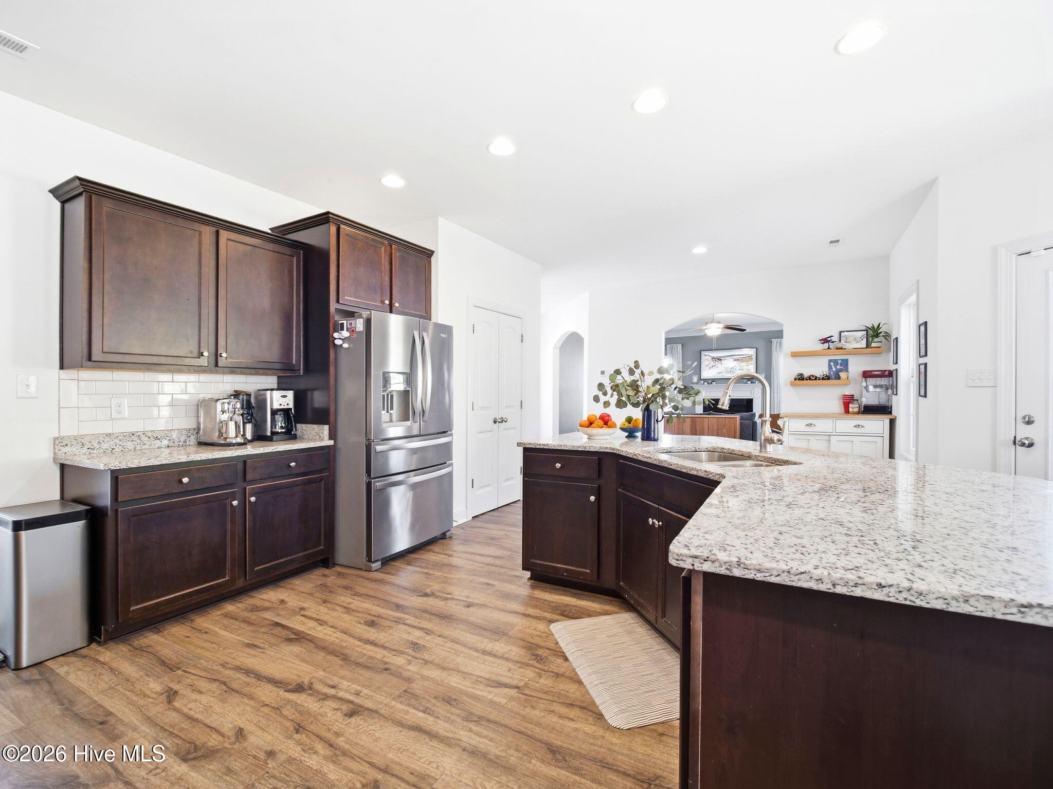 100569153 | Photo 26