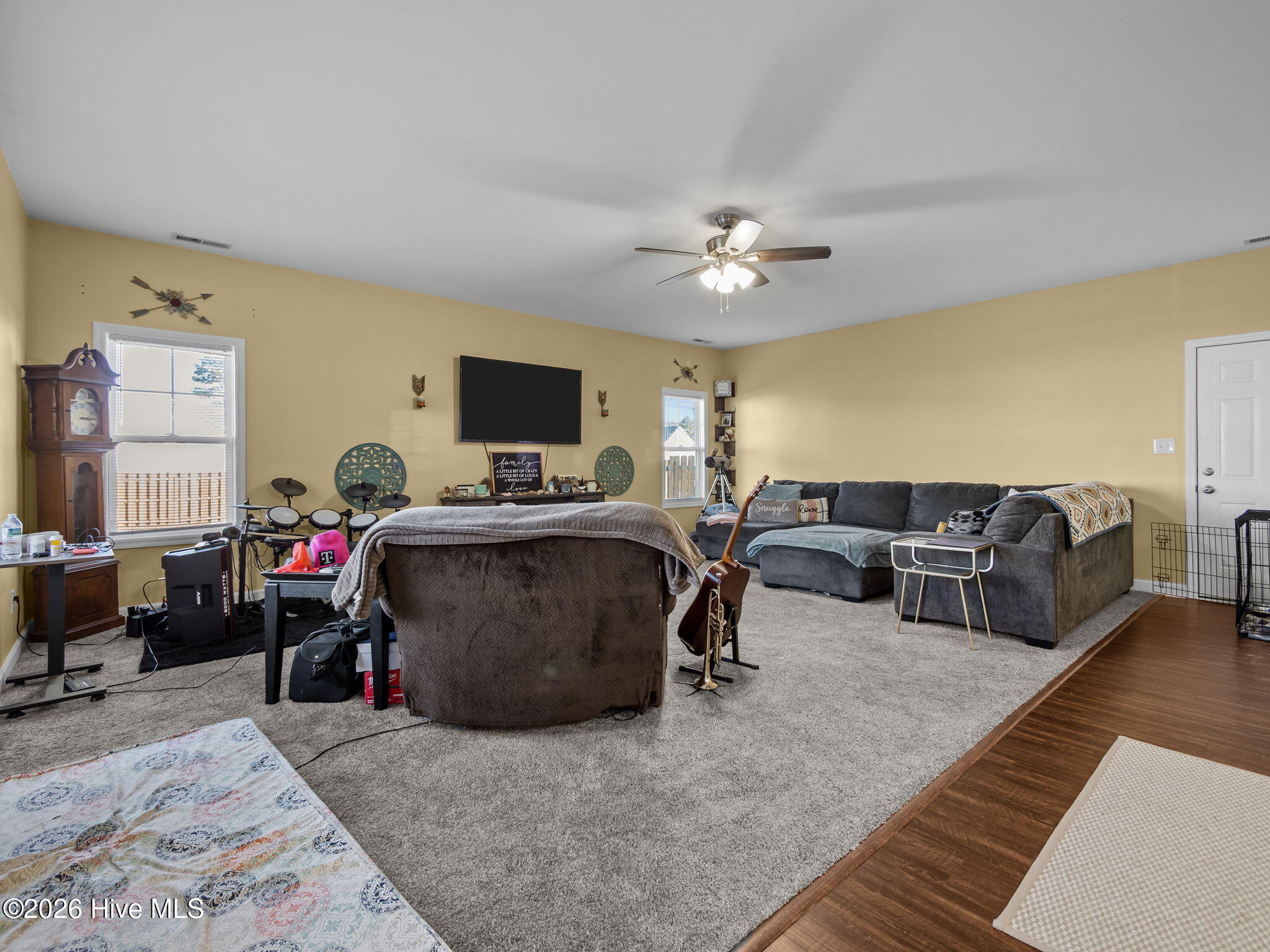 100549949 | Photo 25