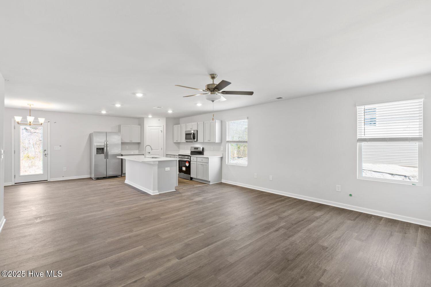 100532613 | Photo 24