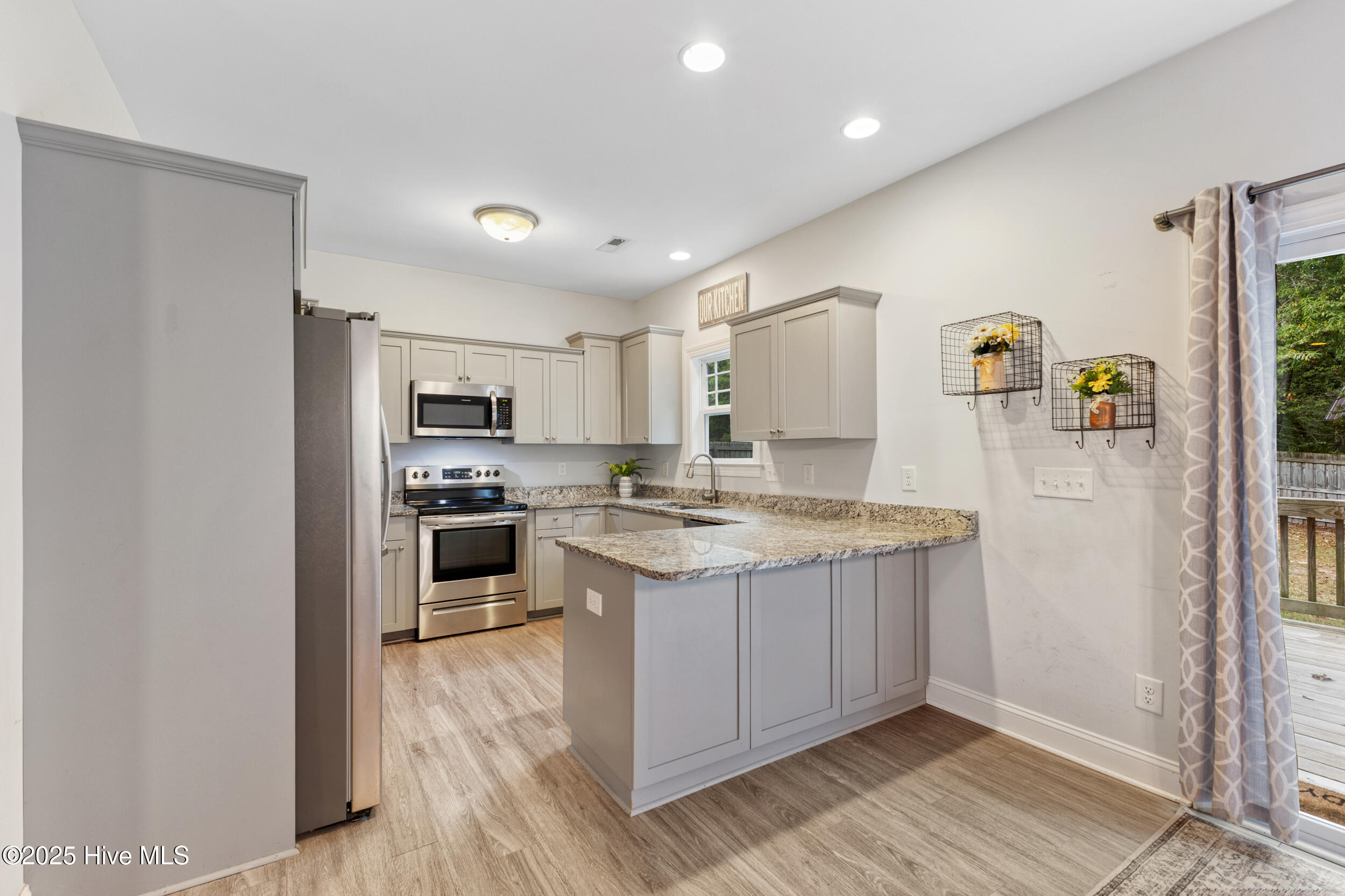 100533307 | Photo 13