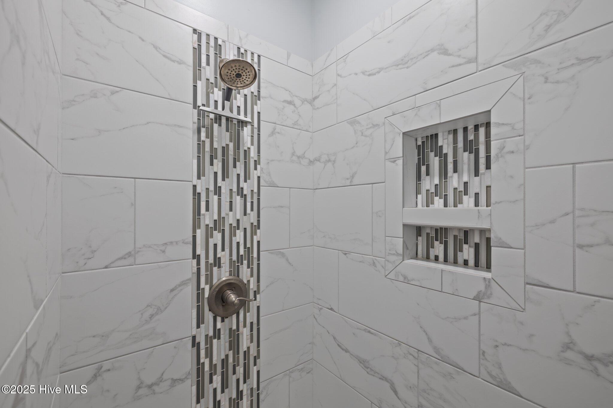 100509194 | Photo 34