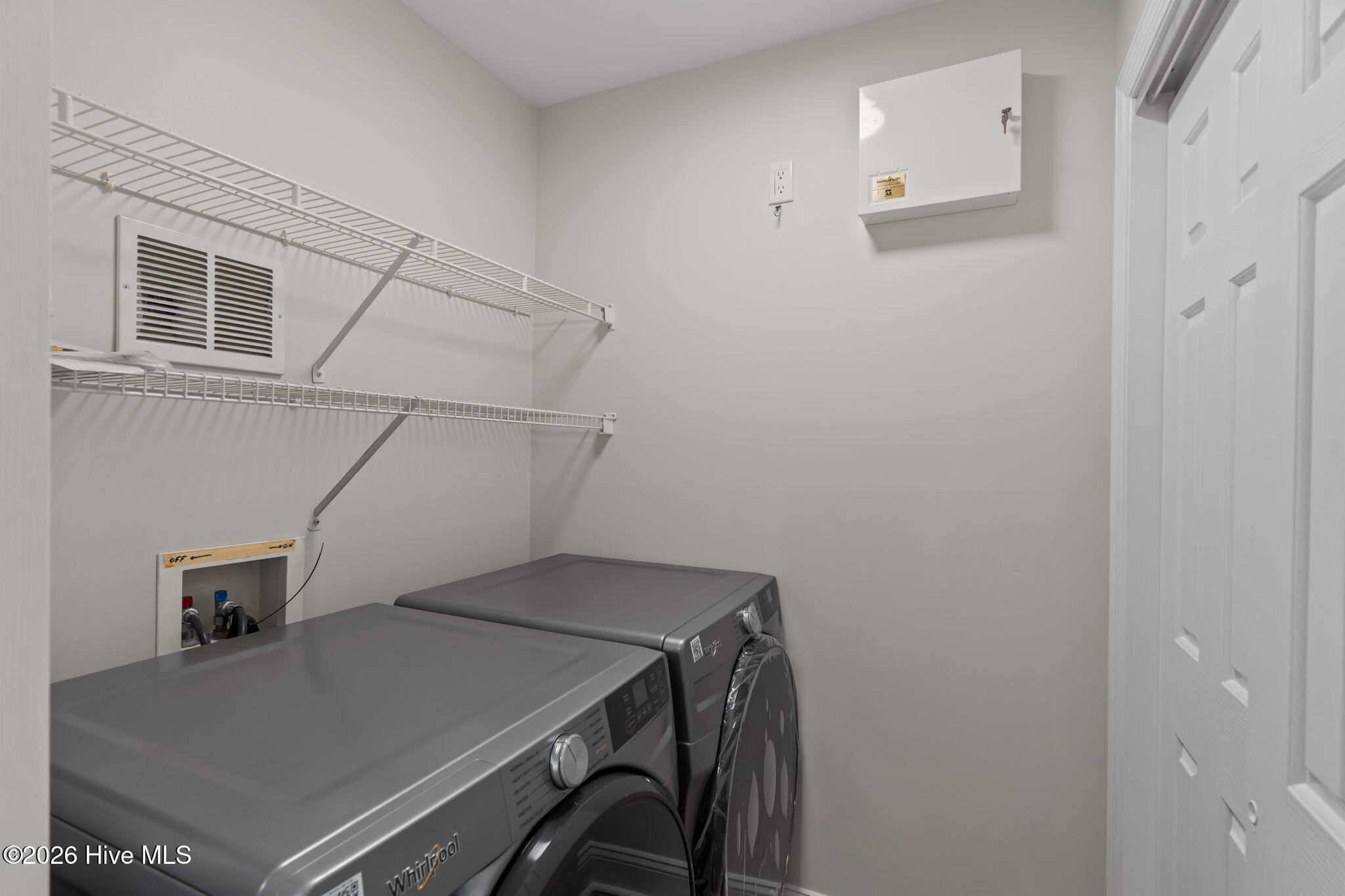 100567890 | Photo 37