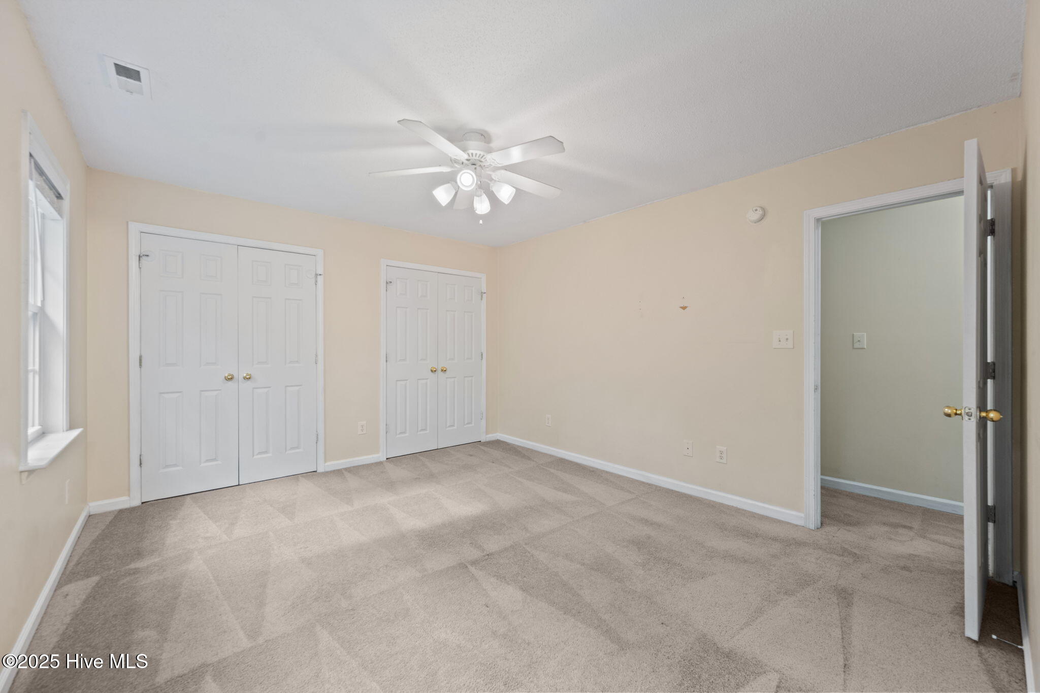 100565429 | Photo 17