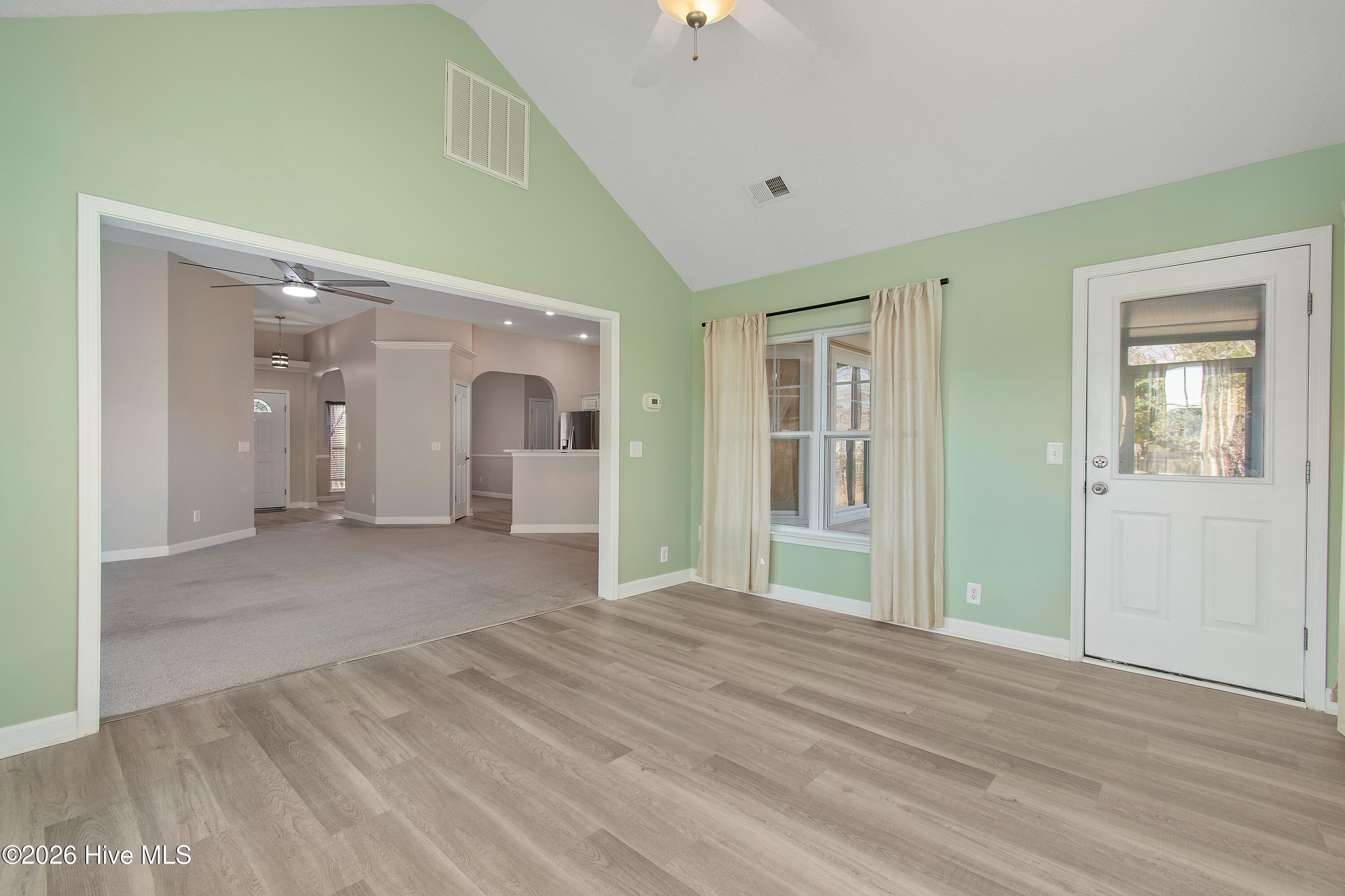 100560224 | Photo 22