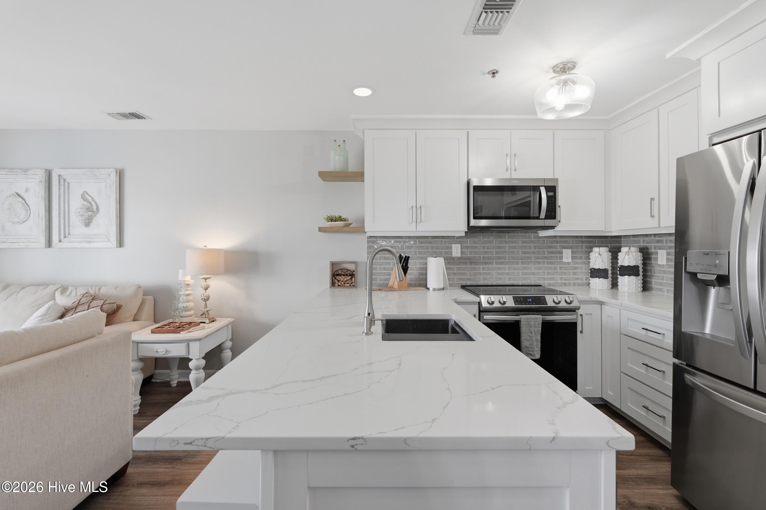 100560519 | Photo 25