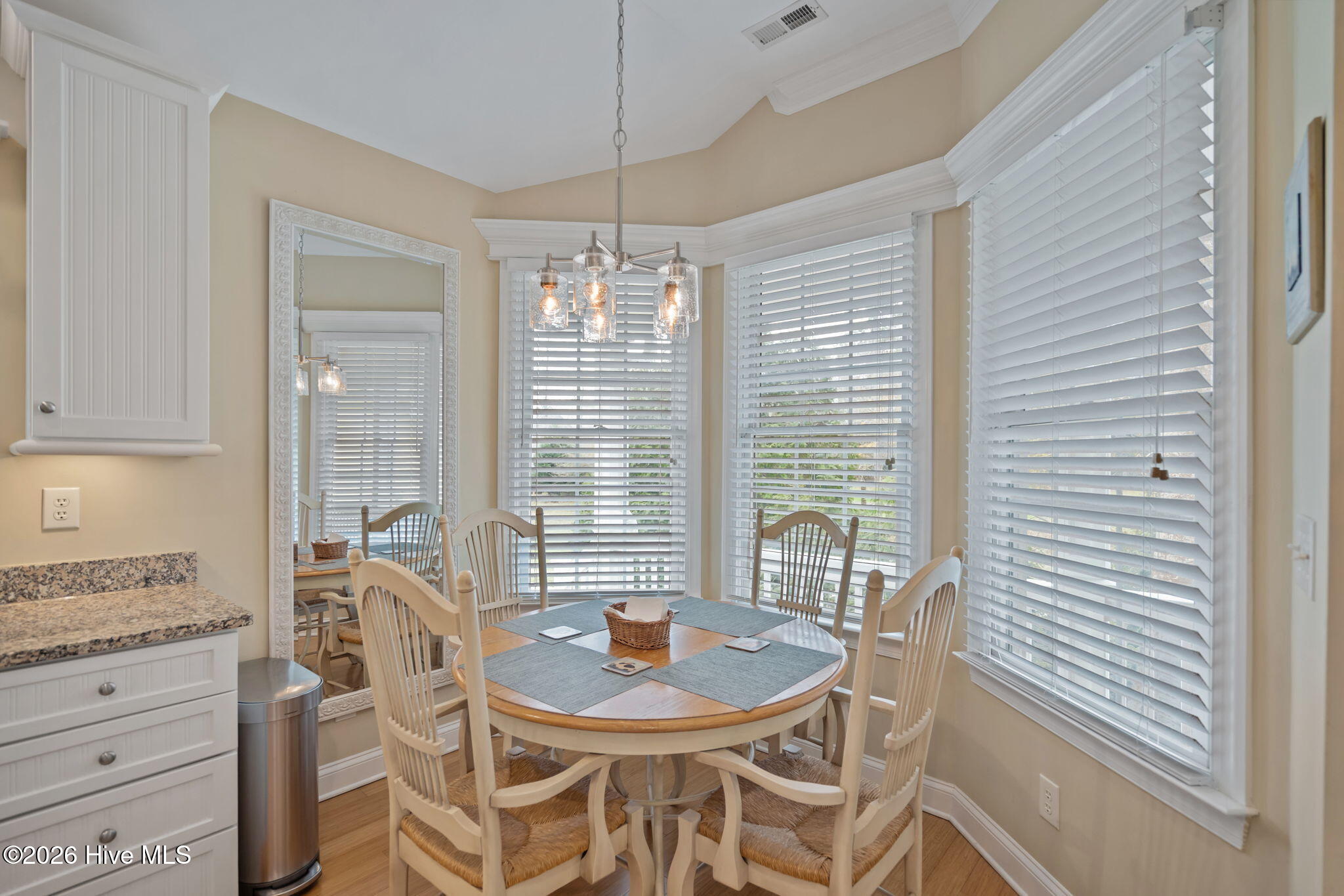 100560775 | Photo 15