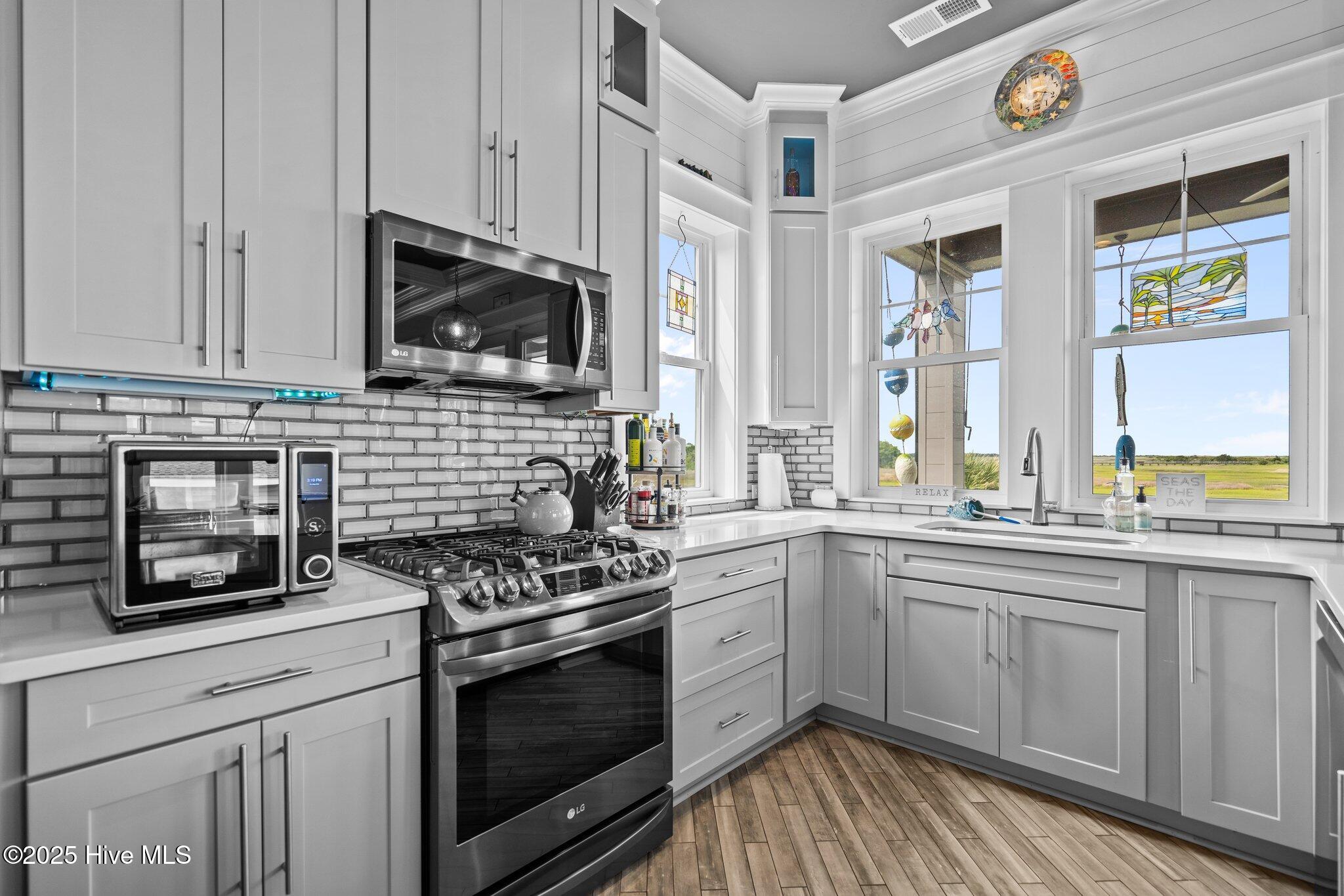 100514029 | Photo 18