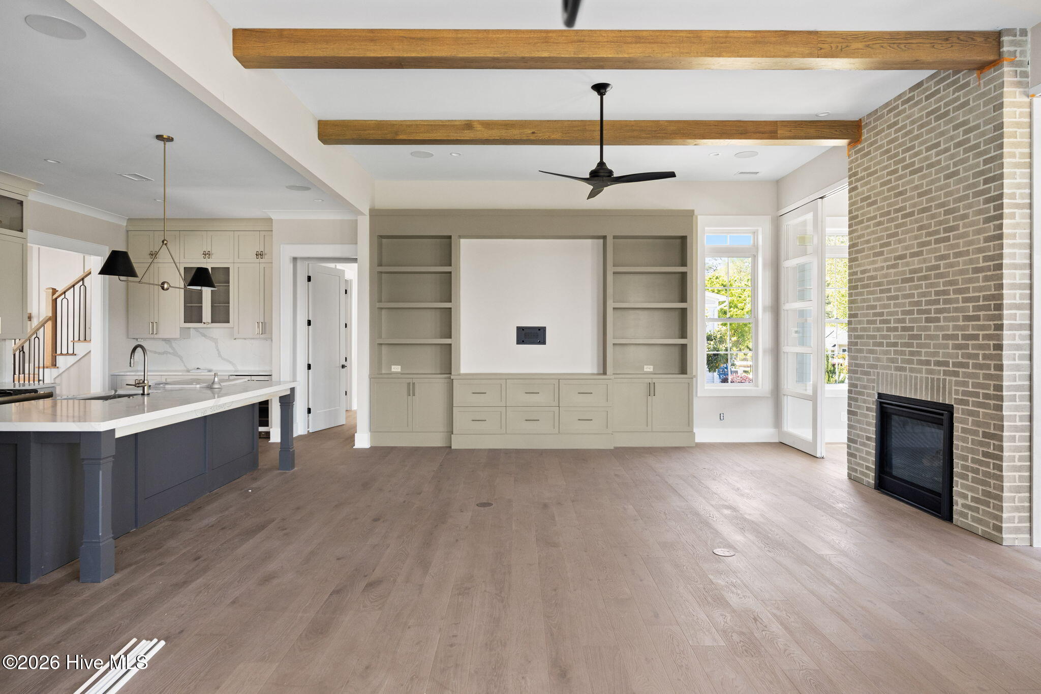 100536610 | Photo 24