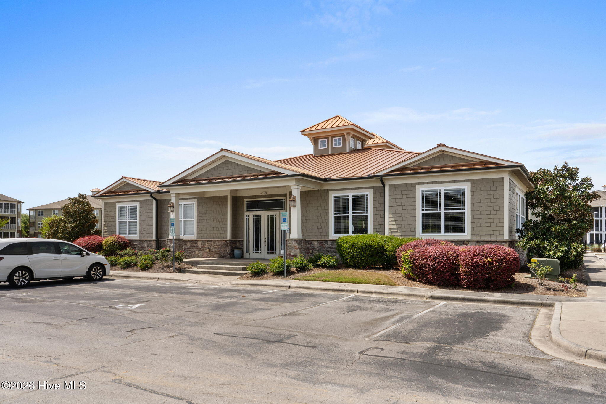 100566084 | Photo 50