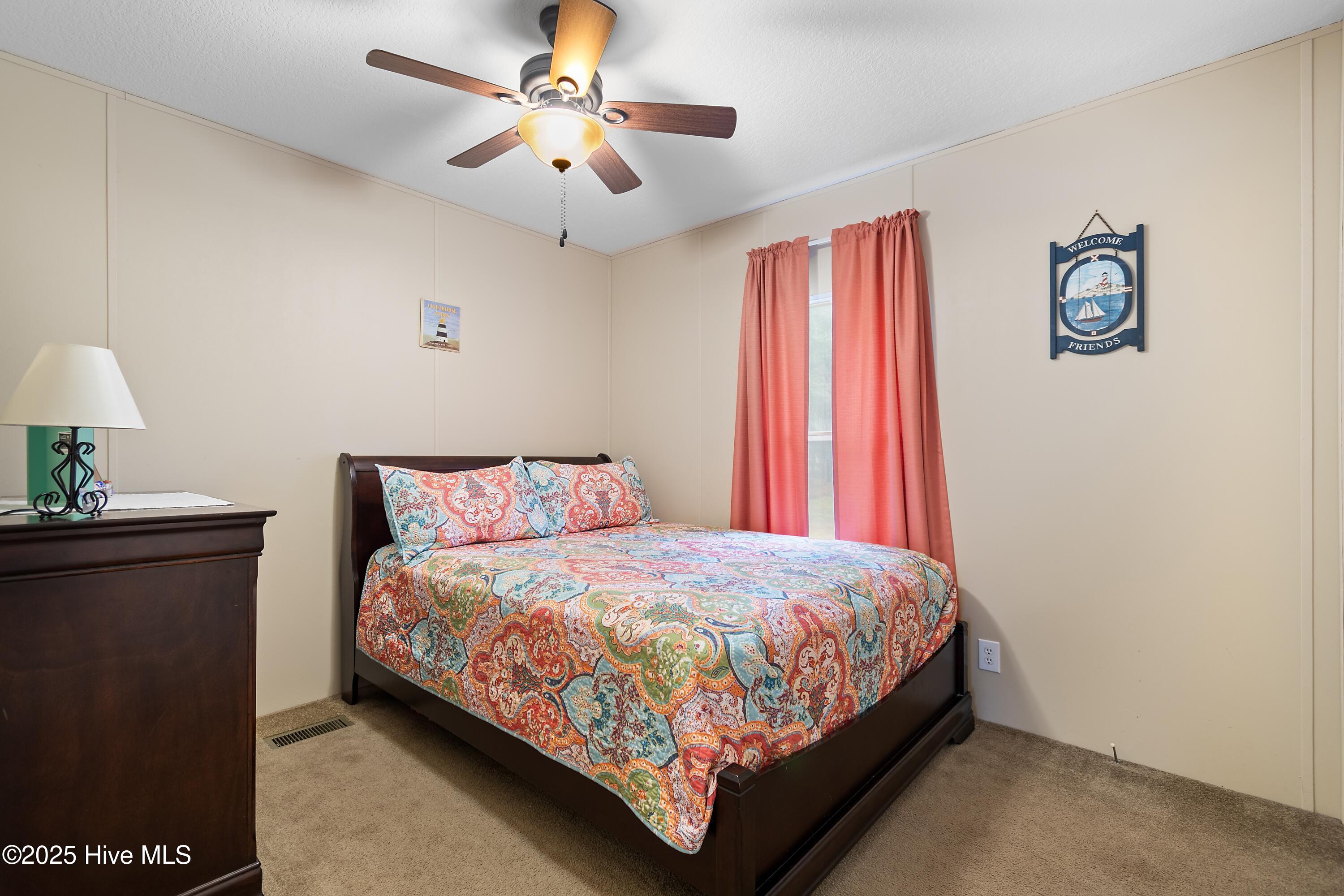 100570016 | Photo 24