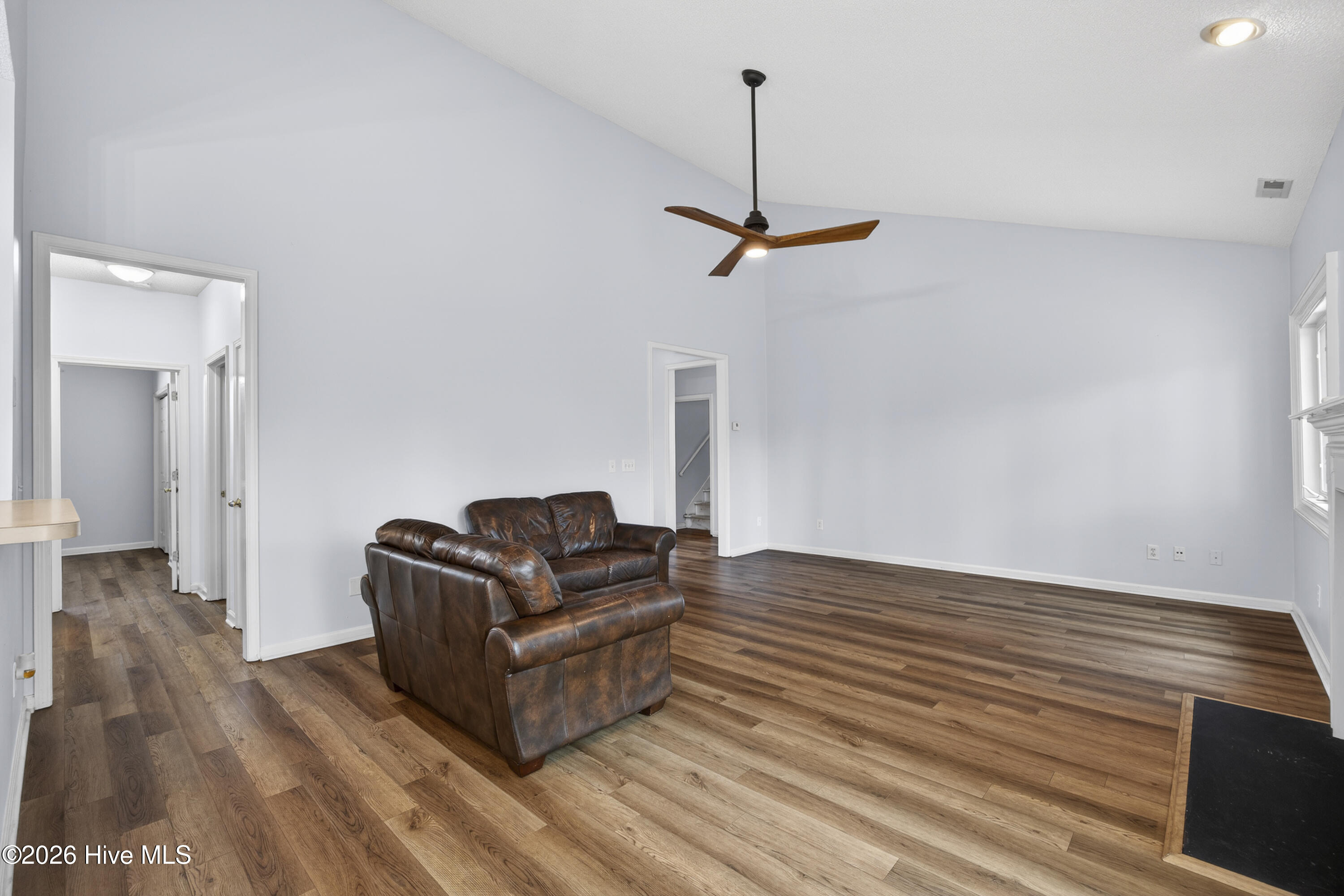 100565929 | Photo 20