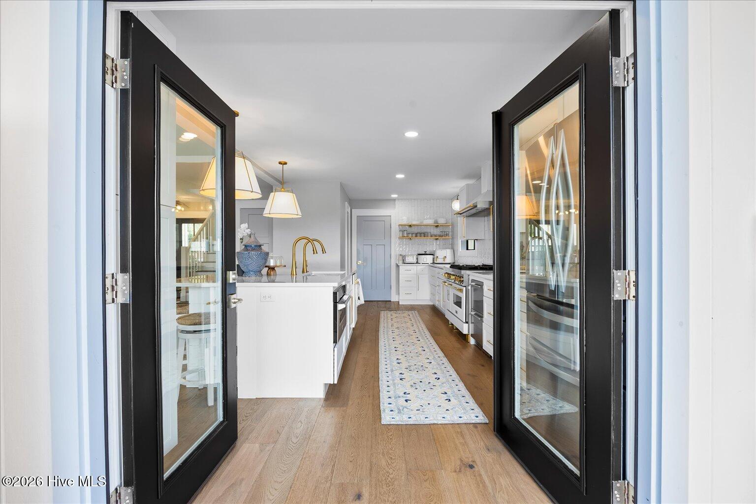 100548243 | Photo 25