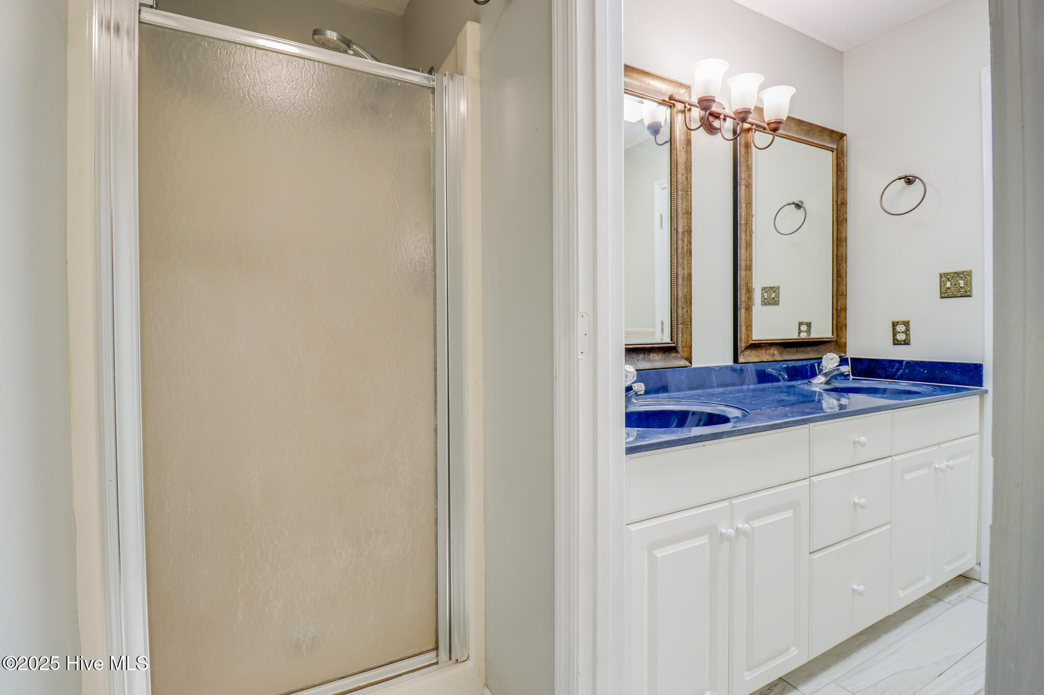 100541219 | Photo 18