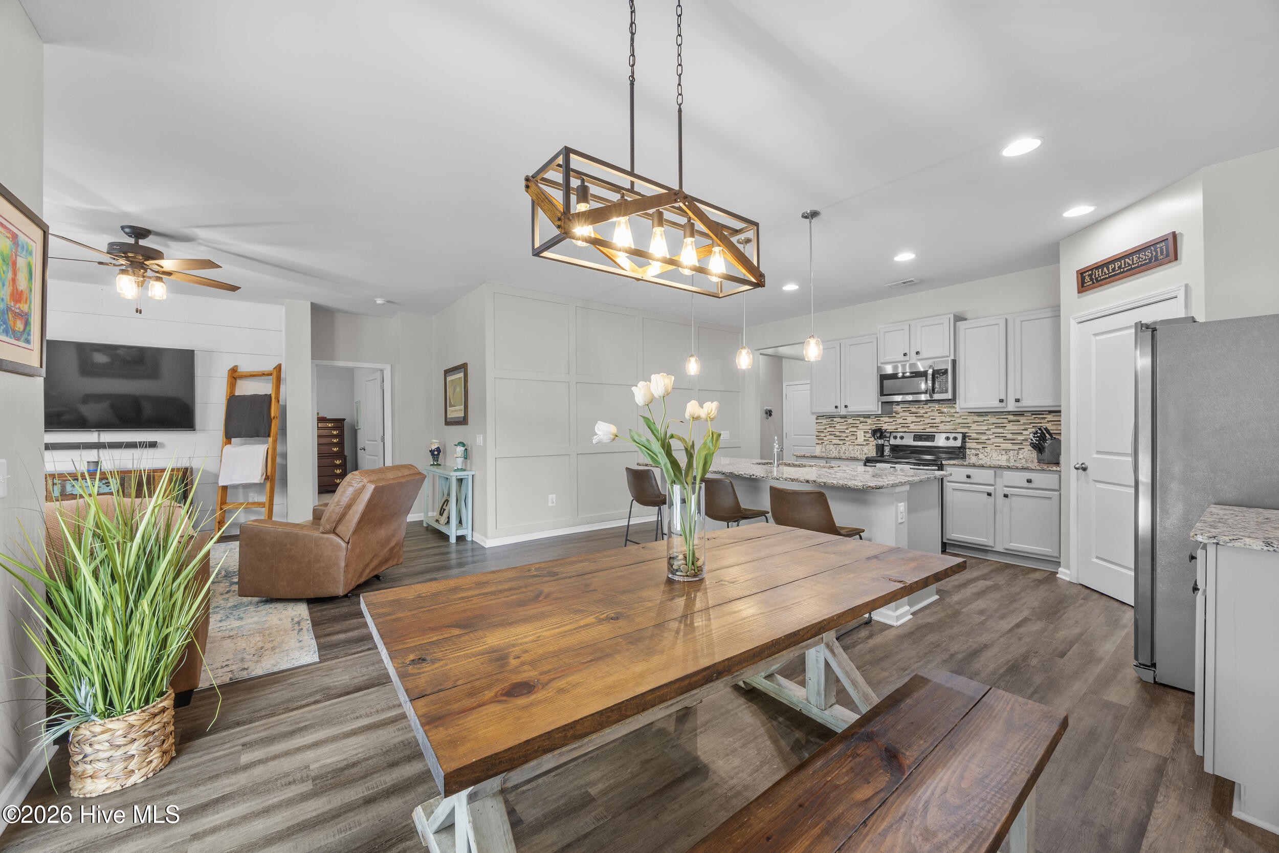 100570461 | Photo 14