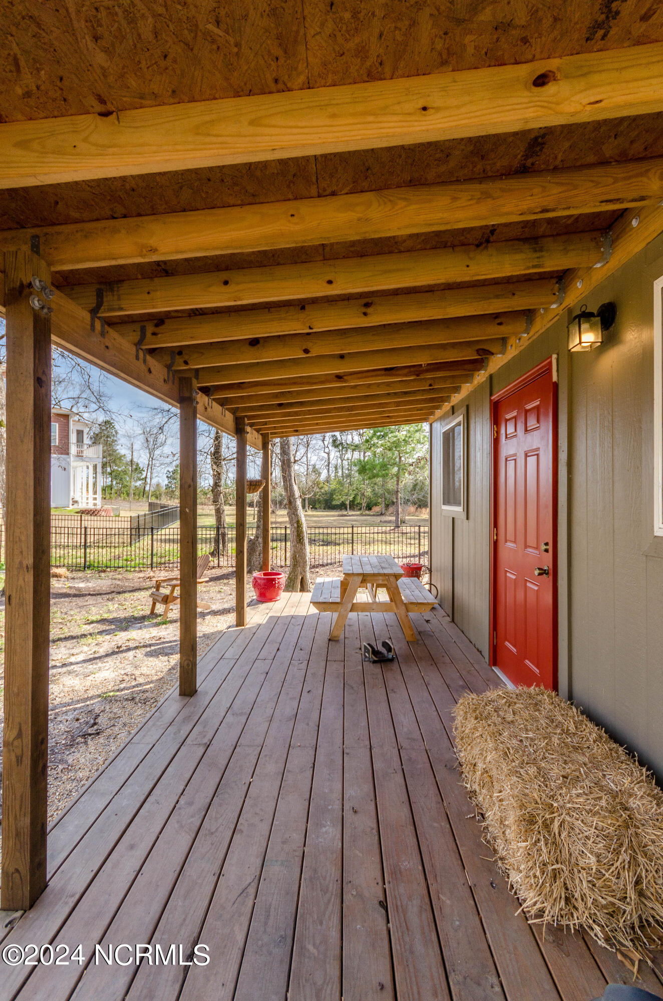 100560622 | Photo 54