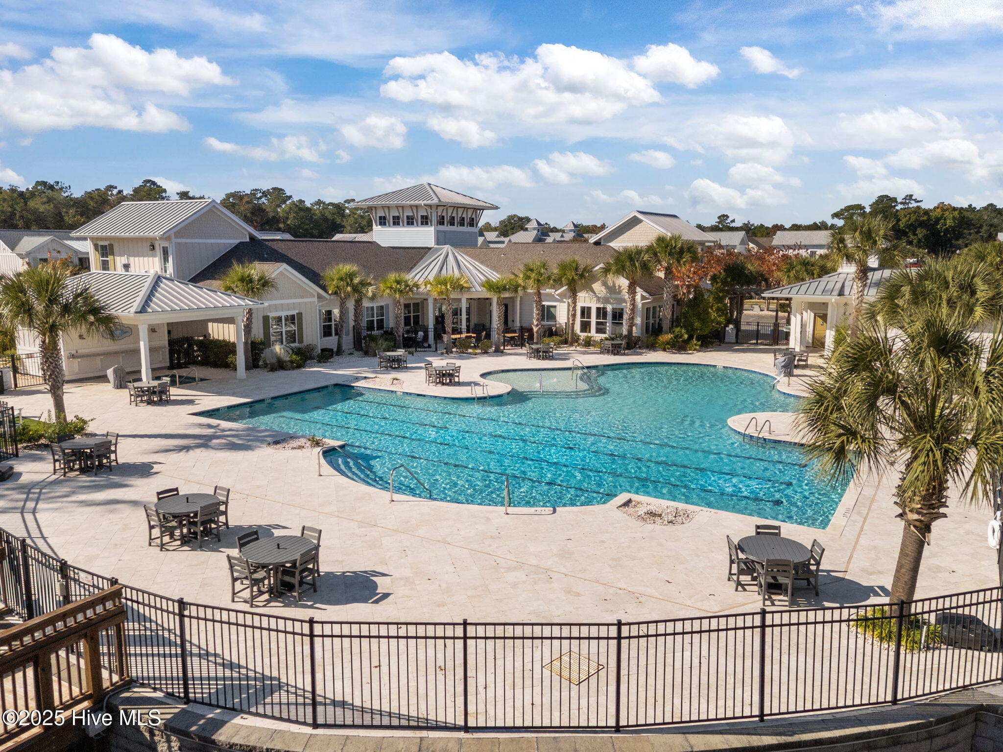 100540381 | Photo 50