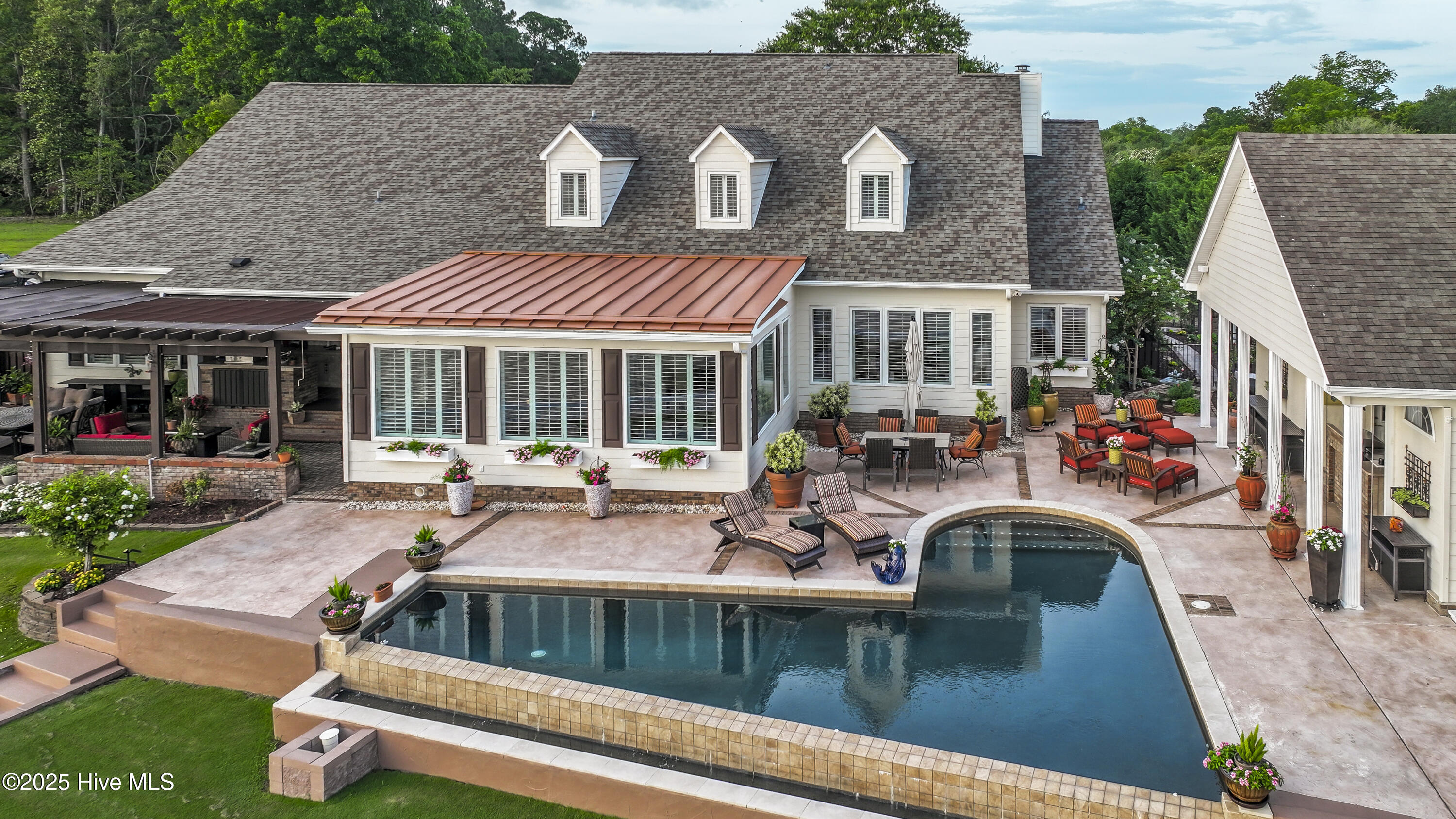 100515842 | Photo 35