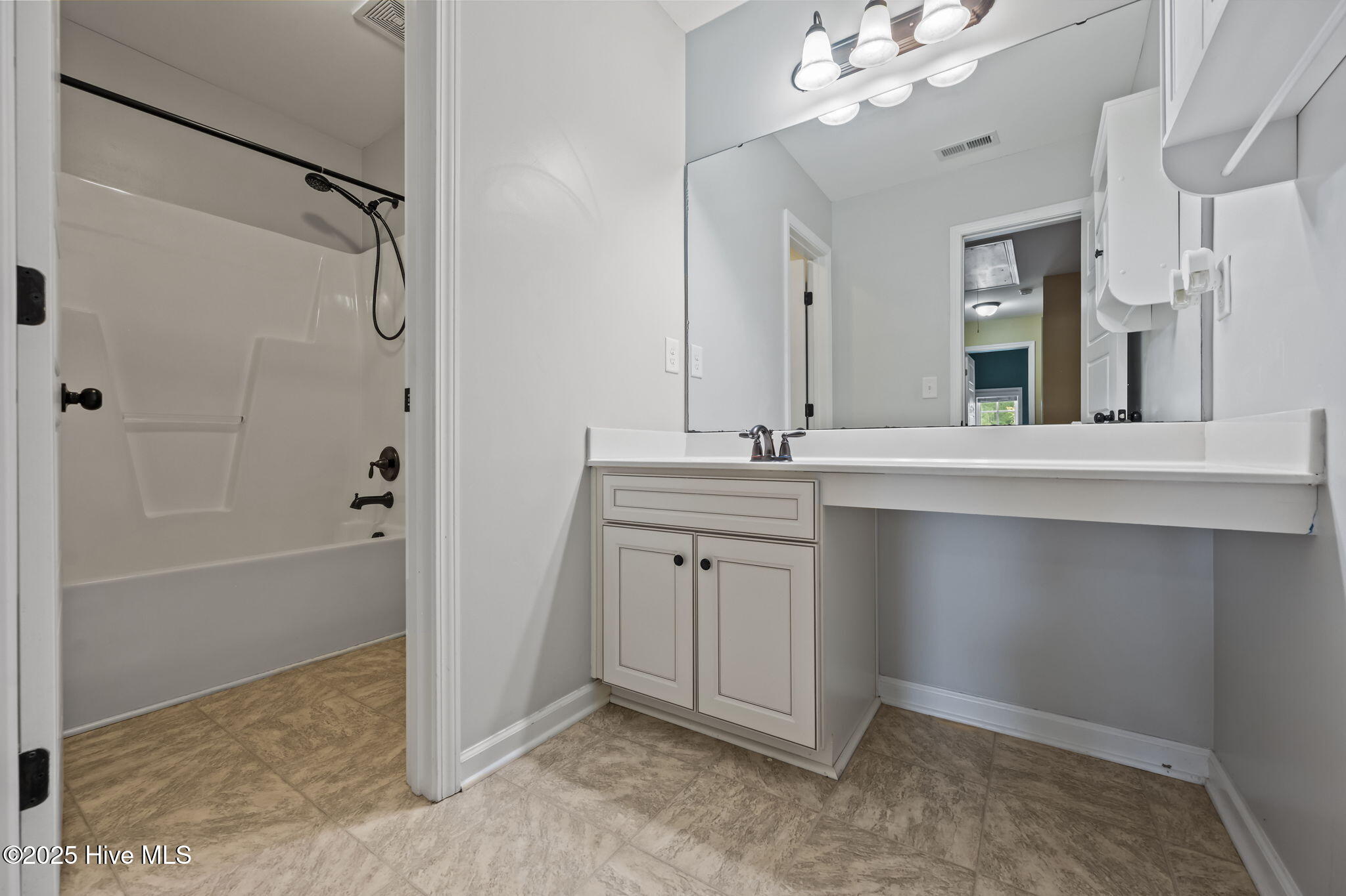 100535491 | Photo 30