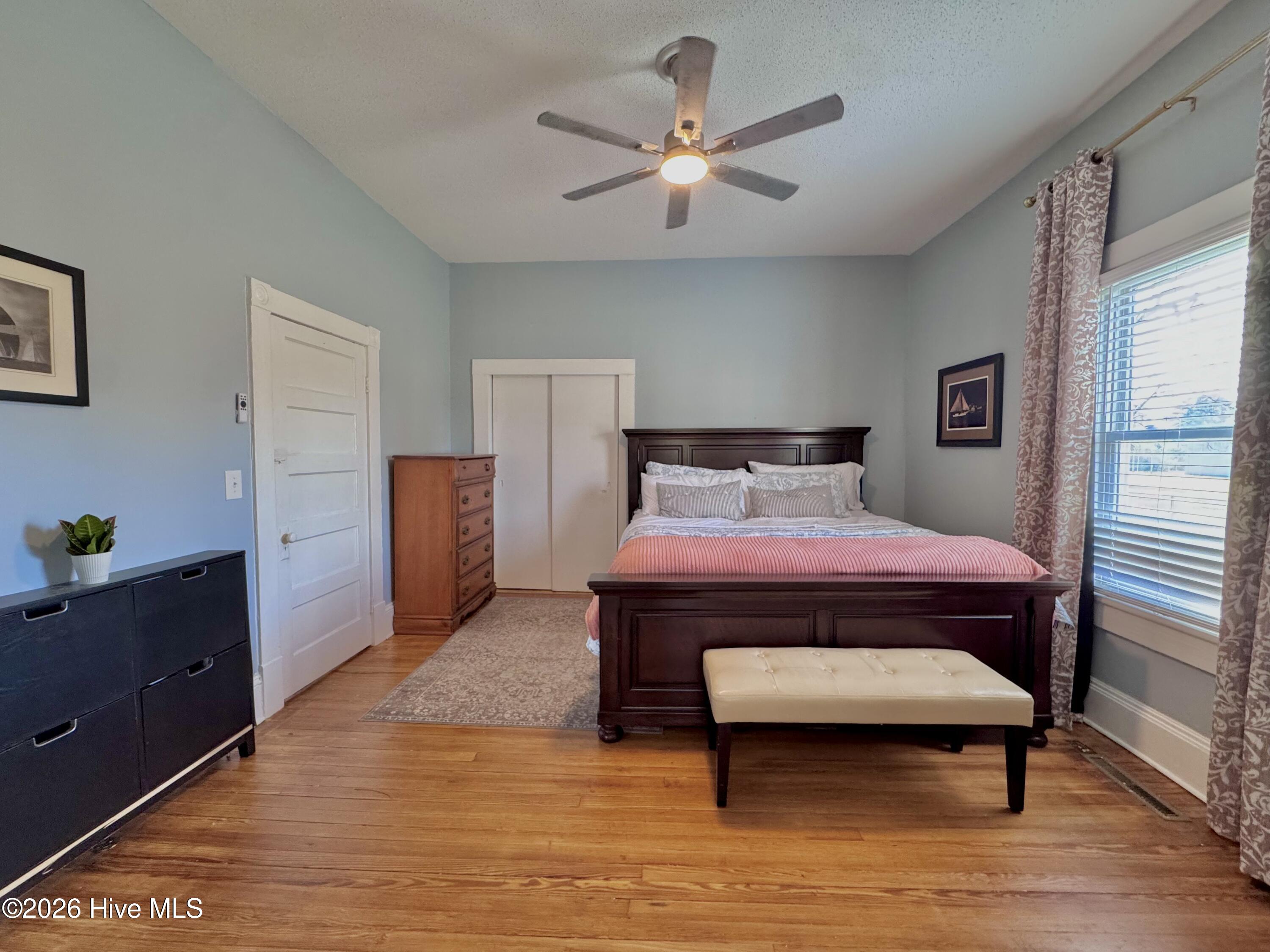 3405 Oaks 