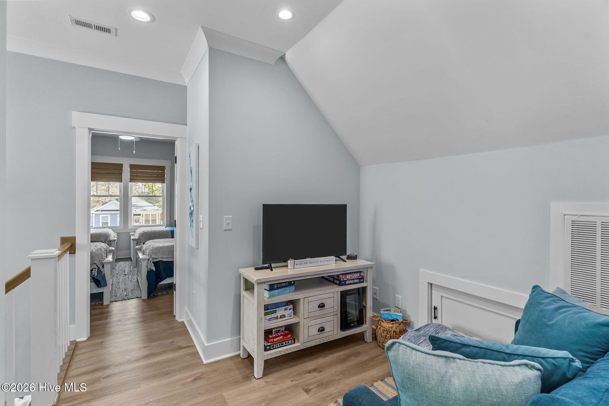 100547454 | Photo 28