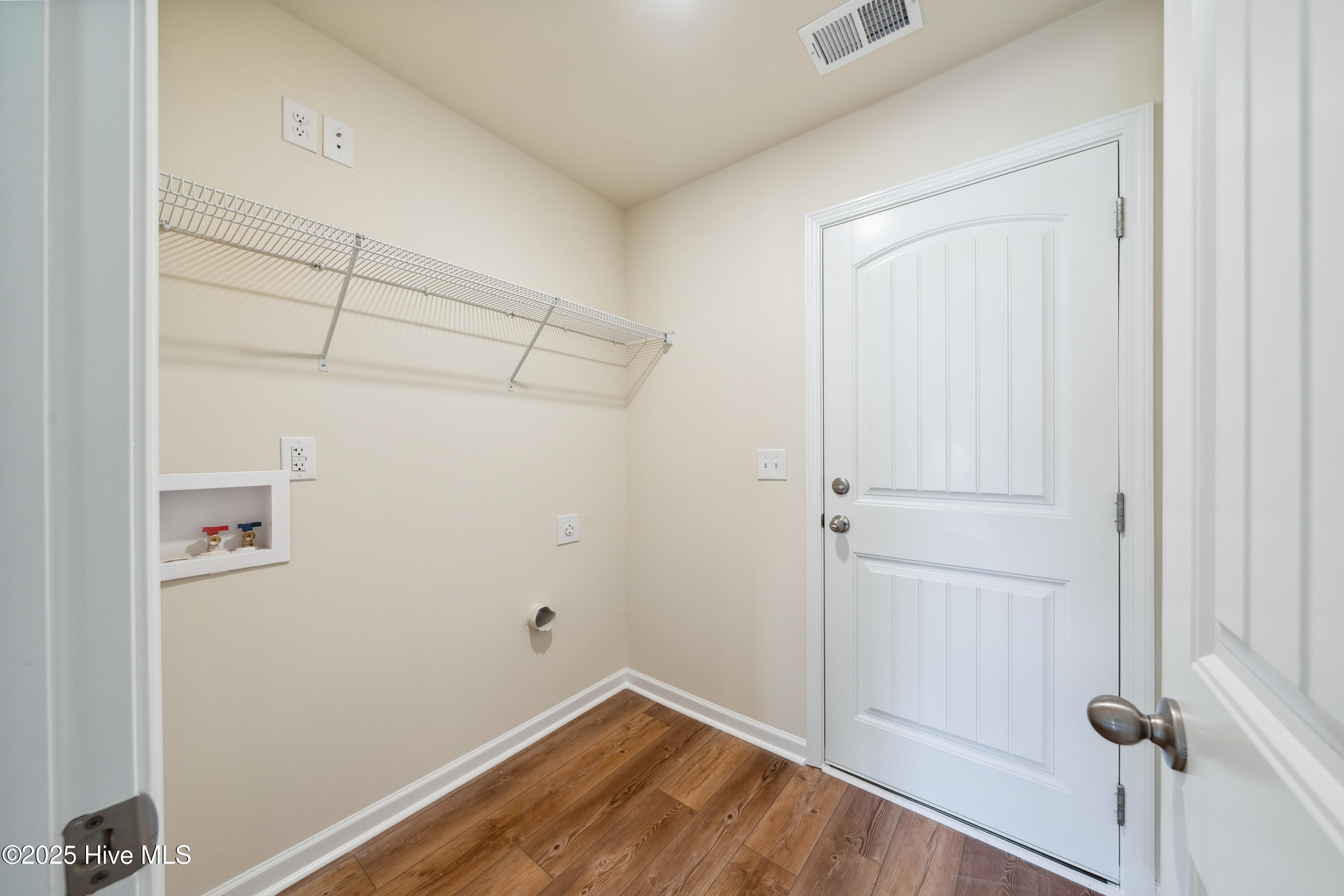 100485279 | Photo 31