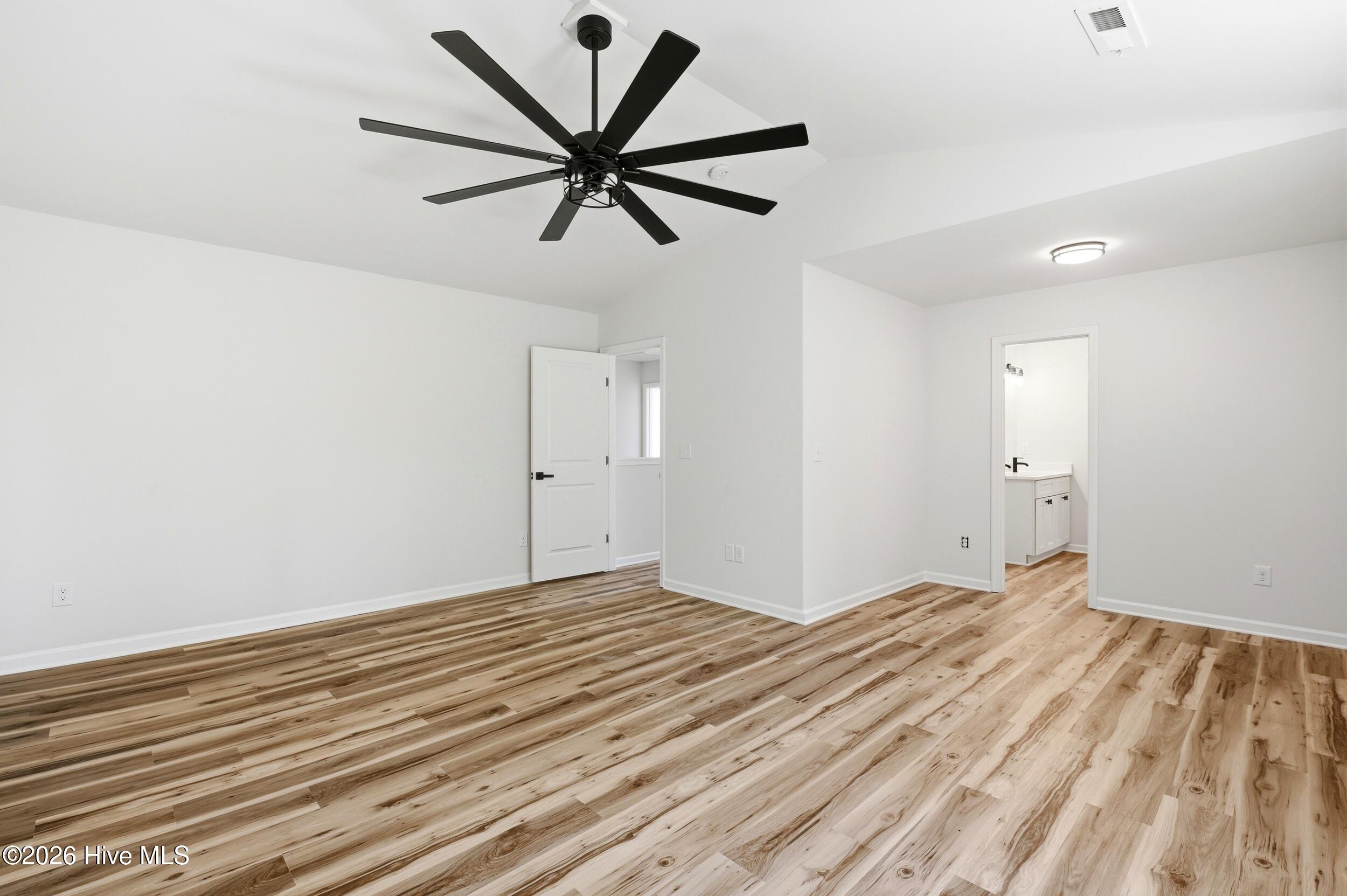 100567216 | Photo 21