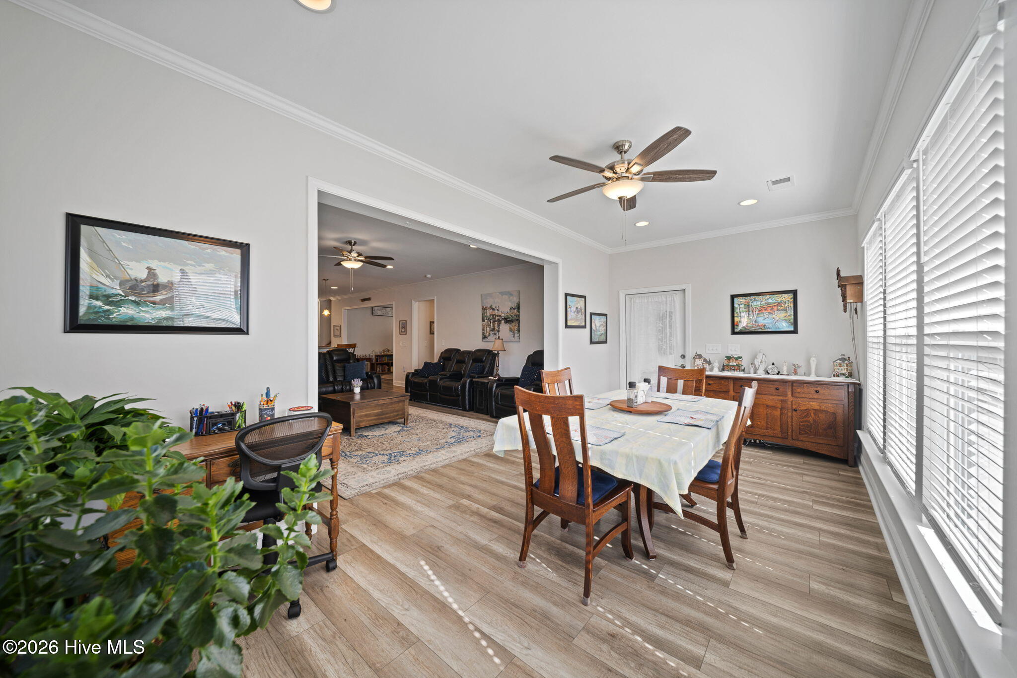 100564414 | Photo 24