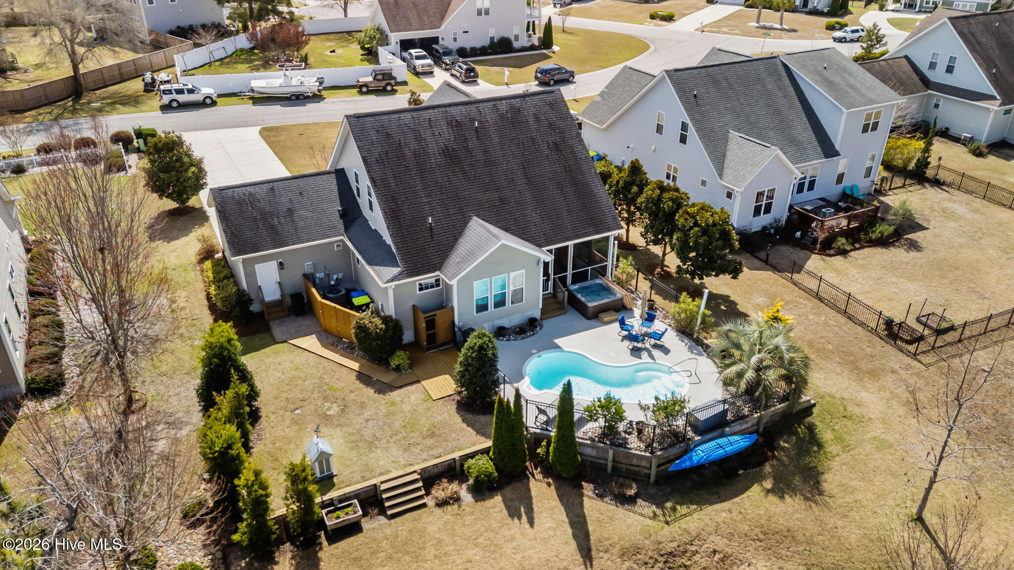 100560213 | Photo 49