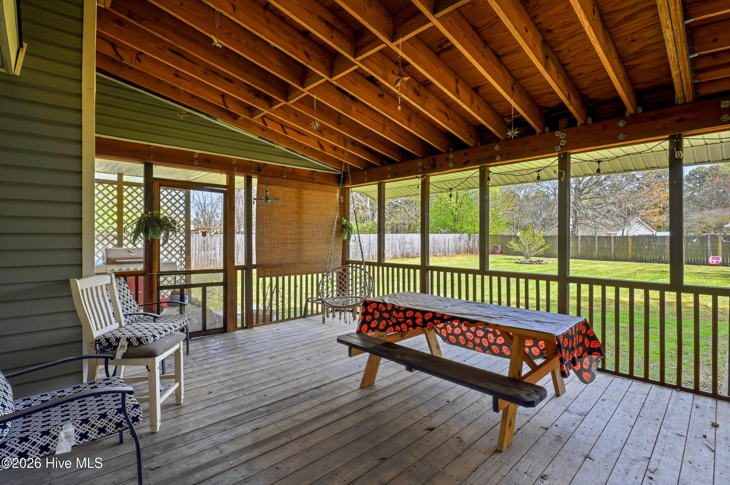 100562162 | Photo 26