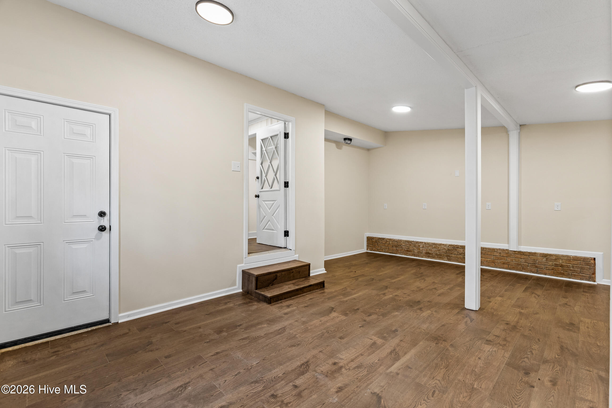 100558512 | Photo 16