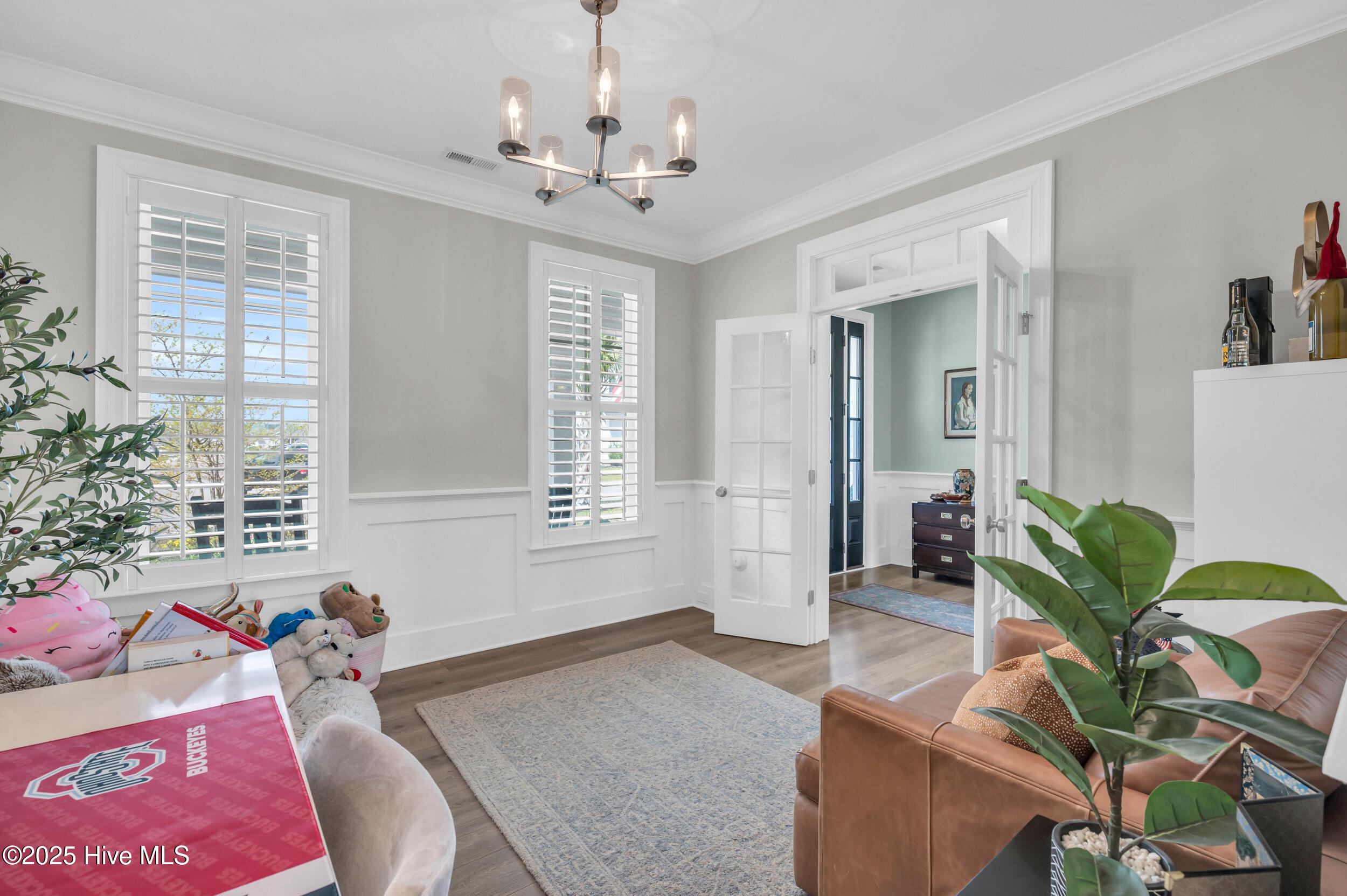 100520881 | Photo 11