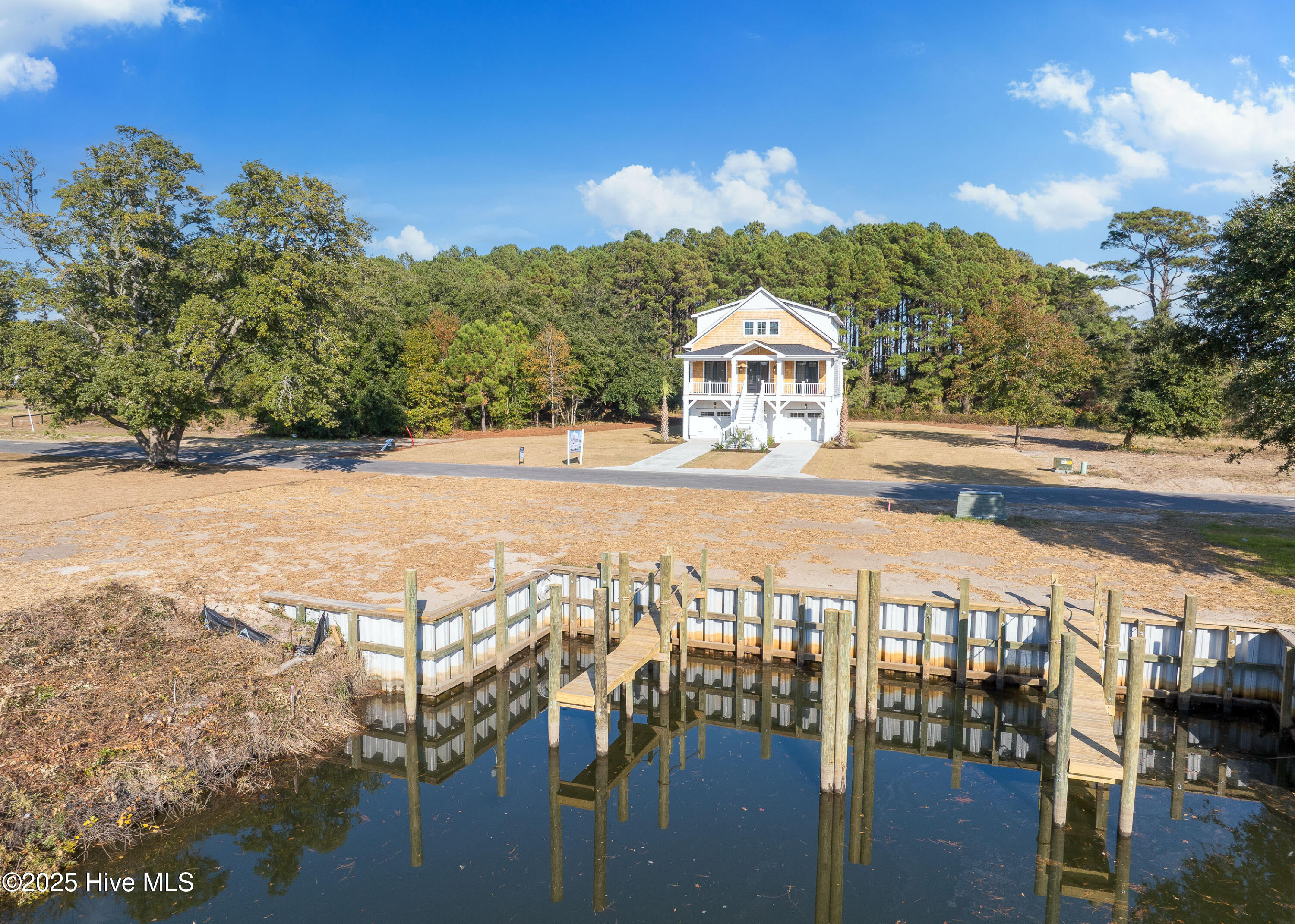 100525288 | Photo 19