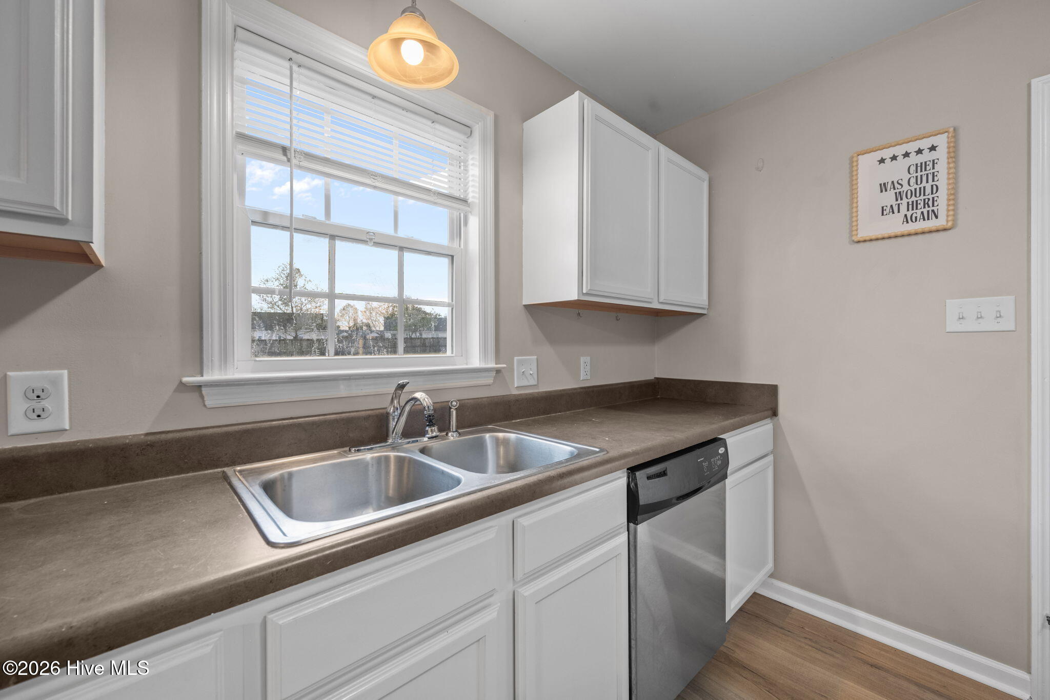 100562235 | Photo 15