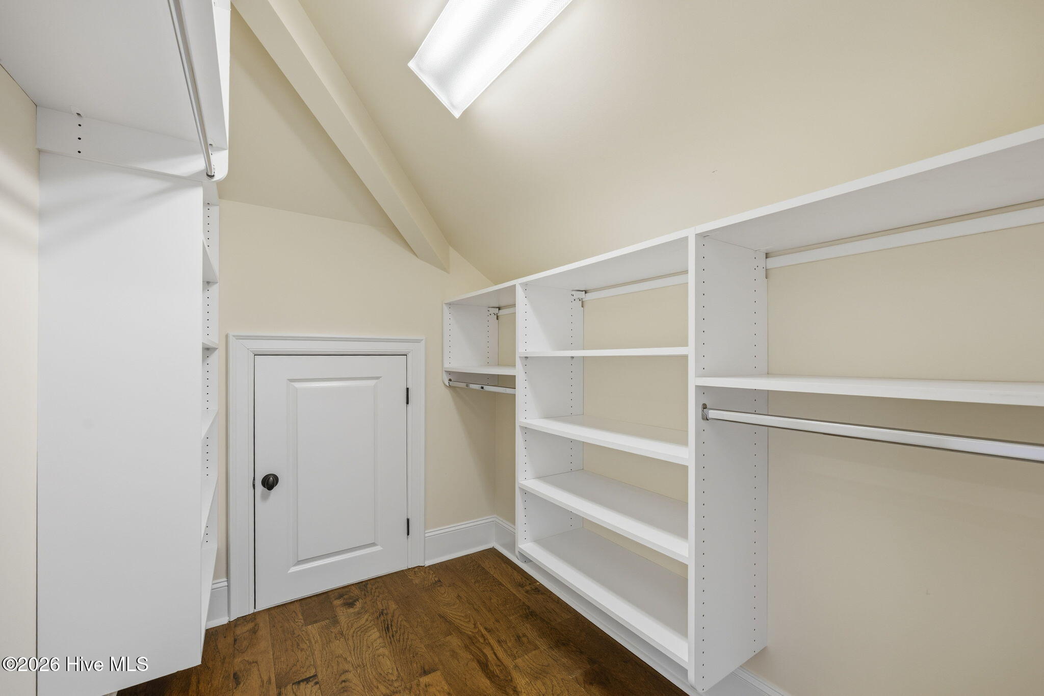 100561060 | Photo 41