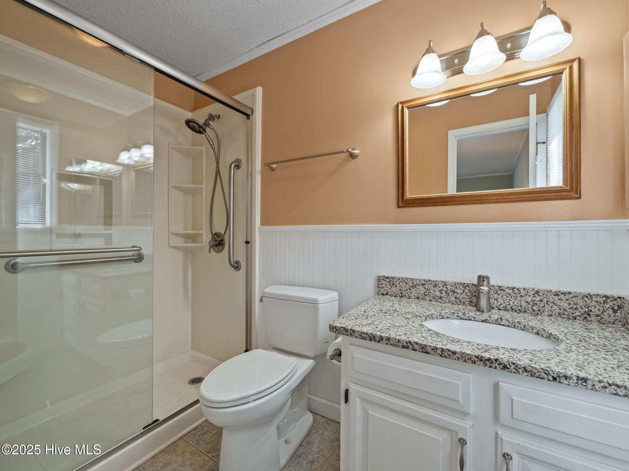 100533073 | Photo 24