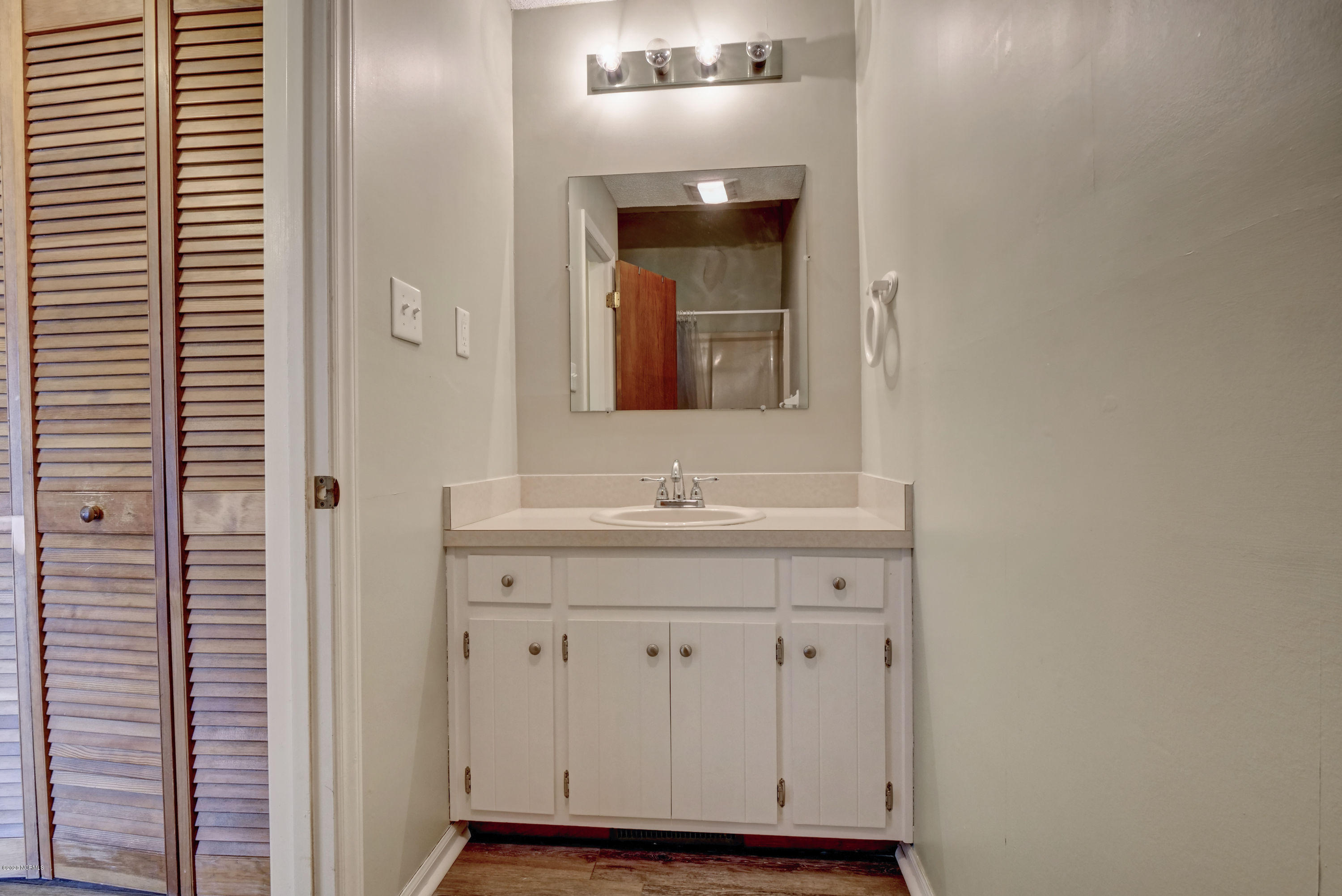 100544087 | Photo 16