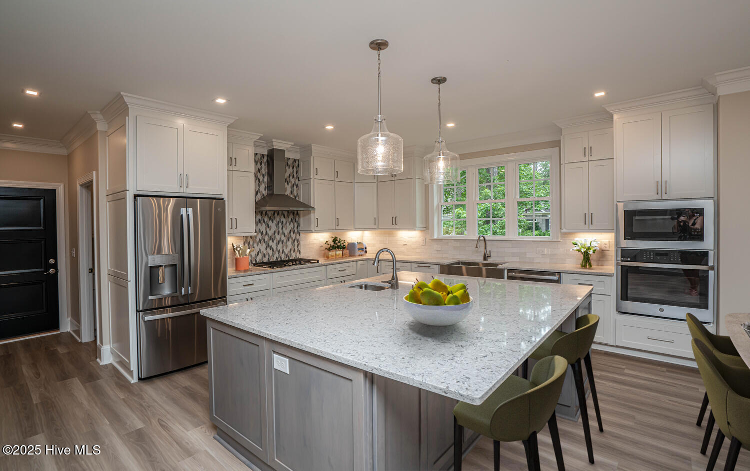 100518368 | Photo 25