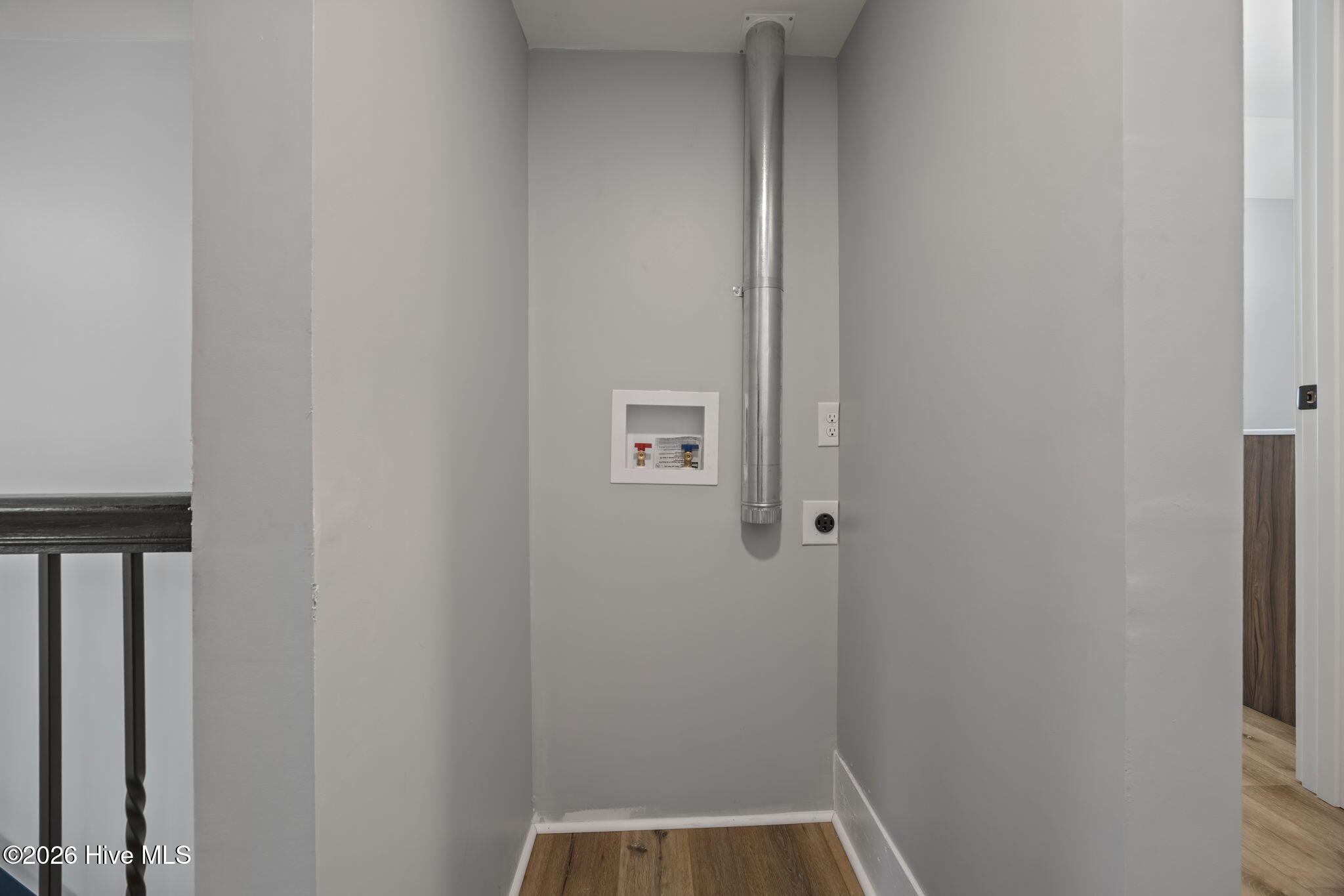 725 Laundry area upstairs
