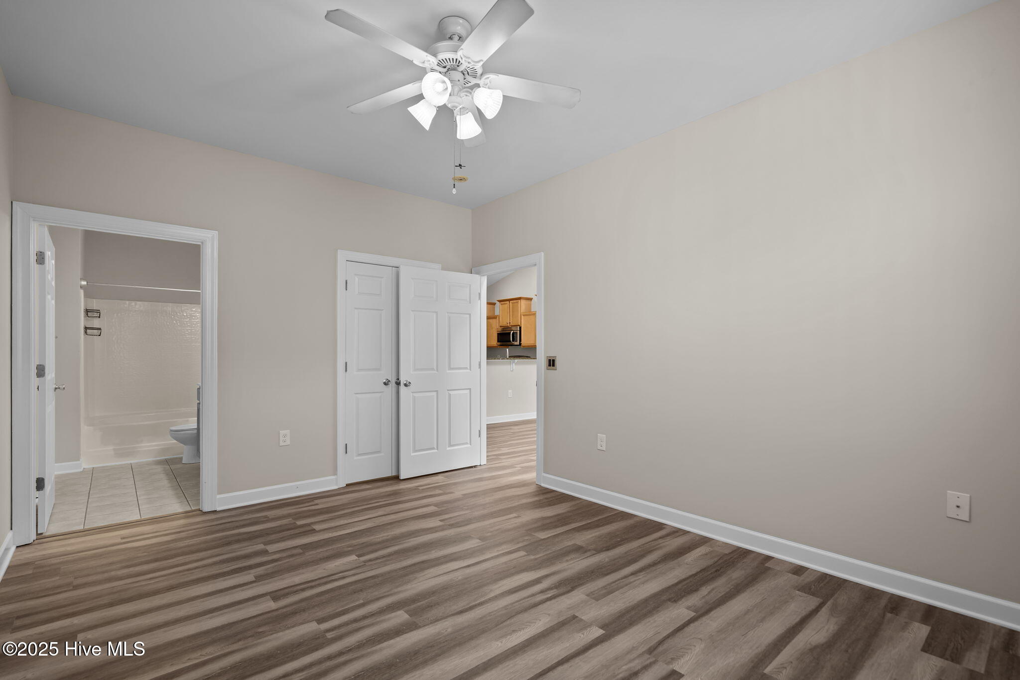 100540244 | Photo 22