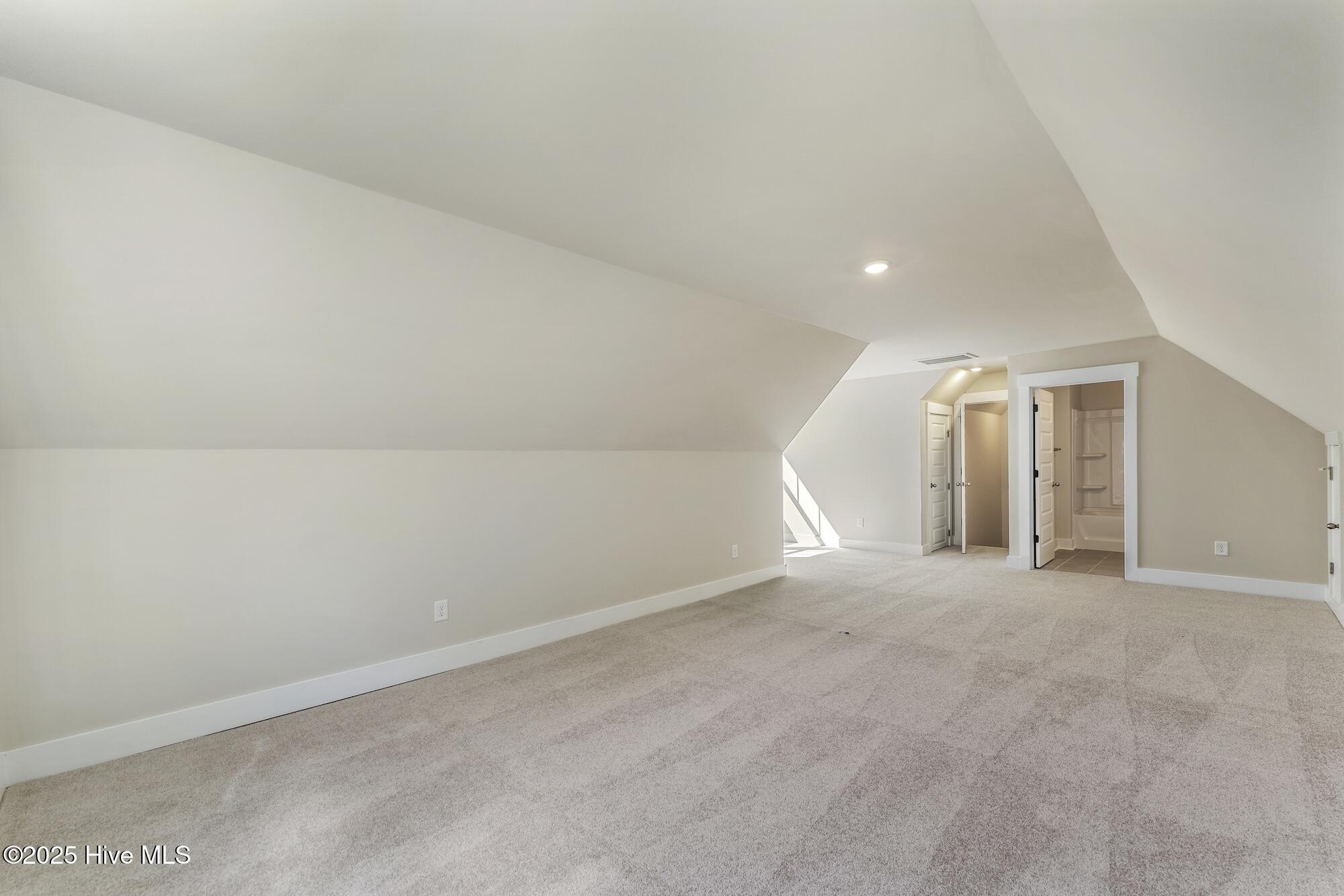 100542321 | Photo 32