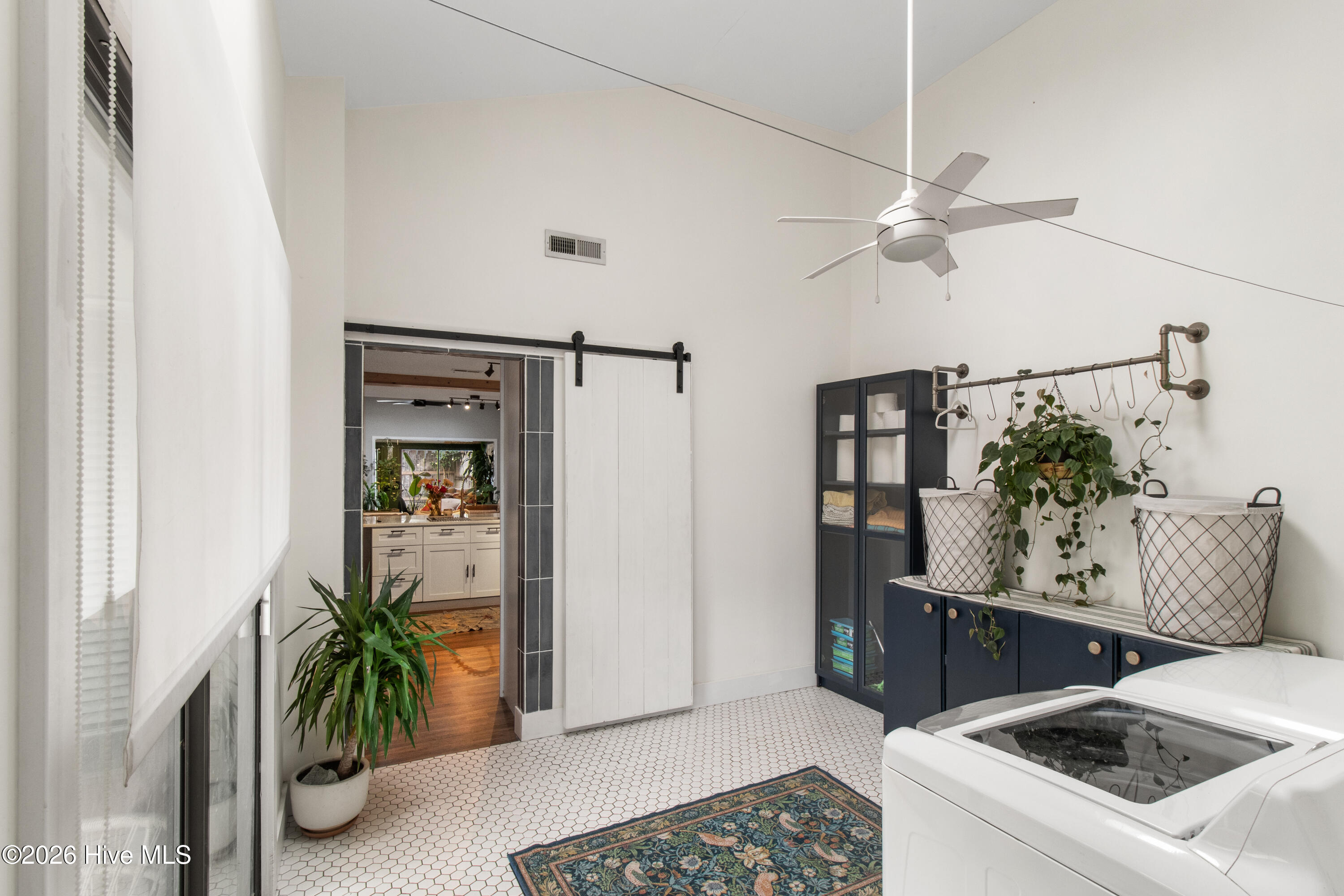 100552704 | Photo 15