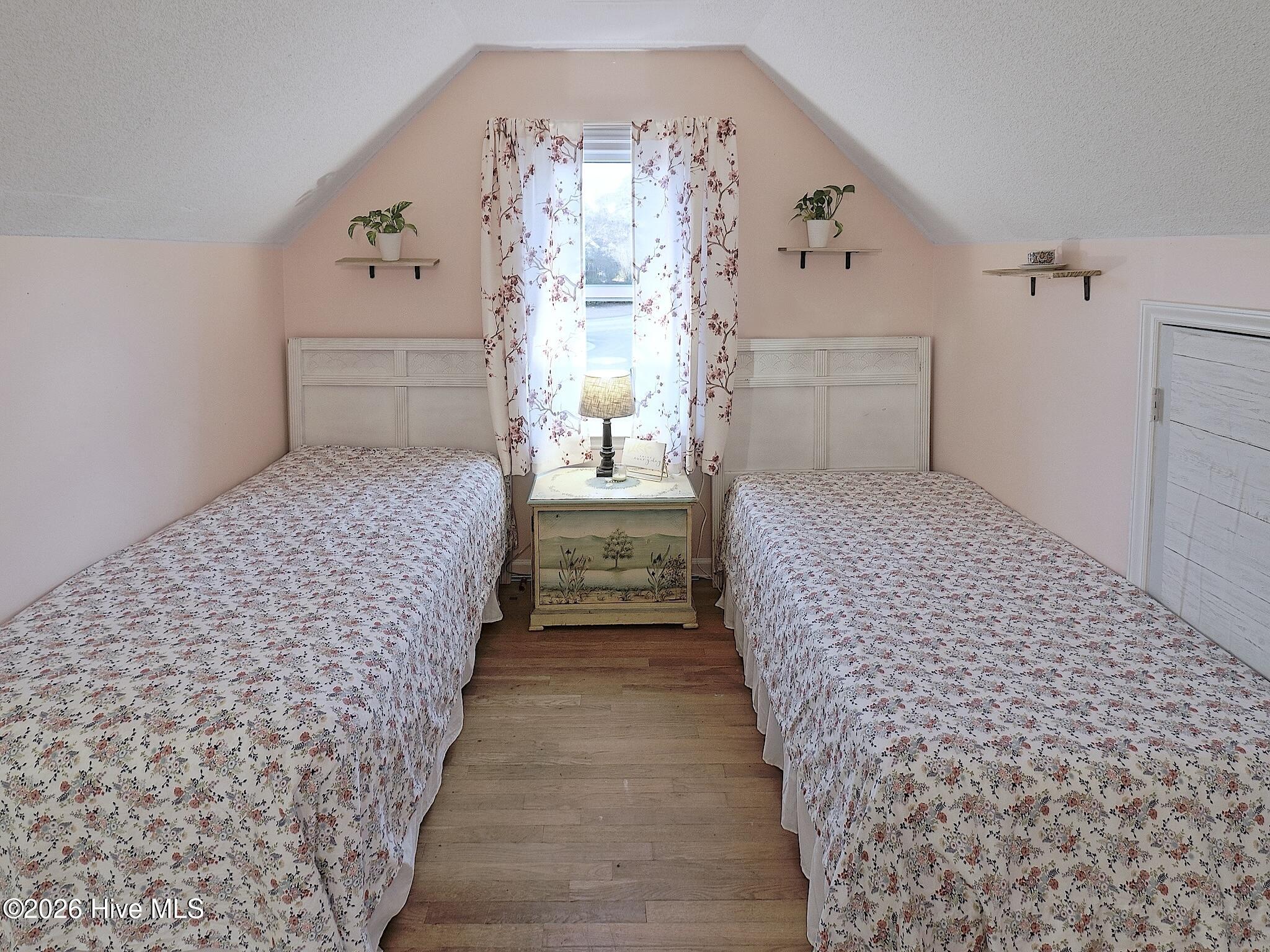 100554286 | Photo 20