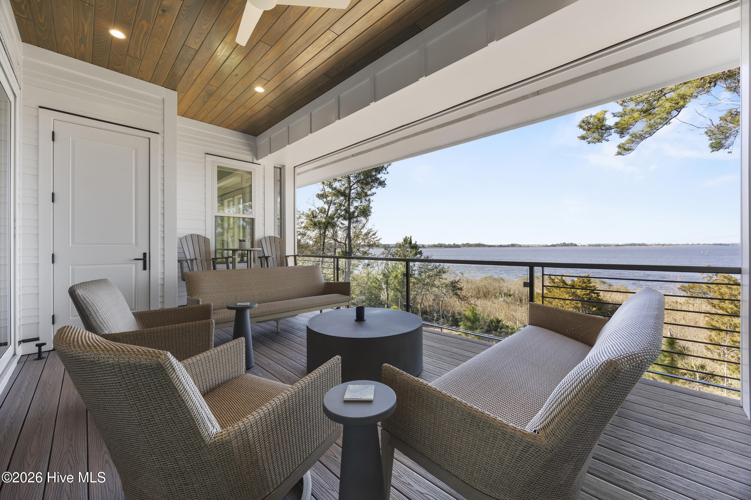 100553352 | Photo 33