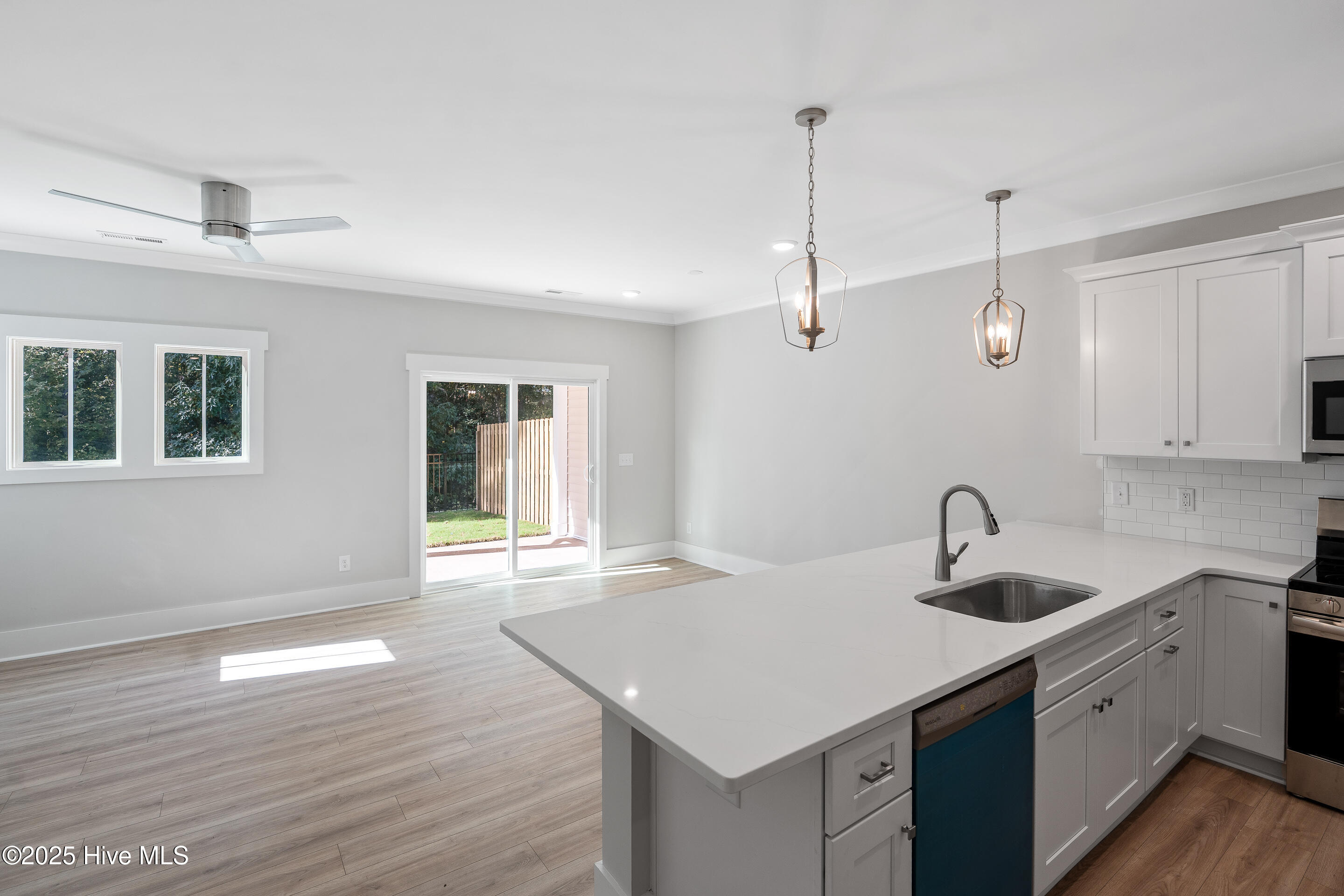 100554915 | Photo 10