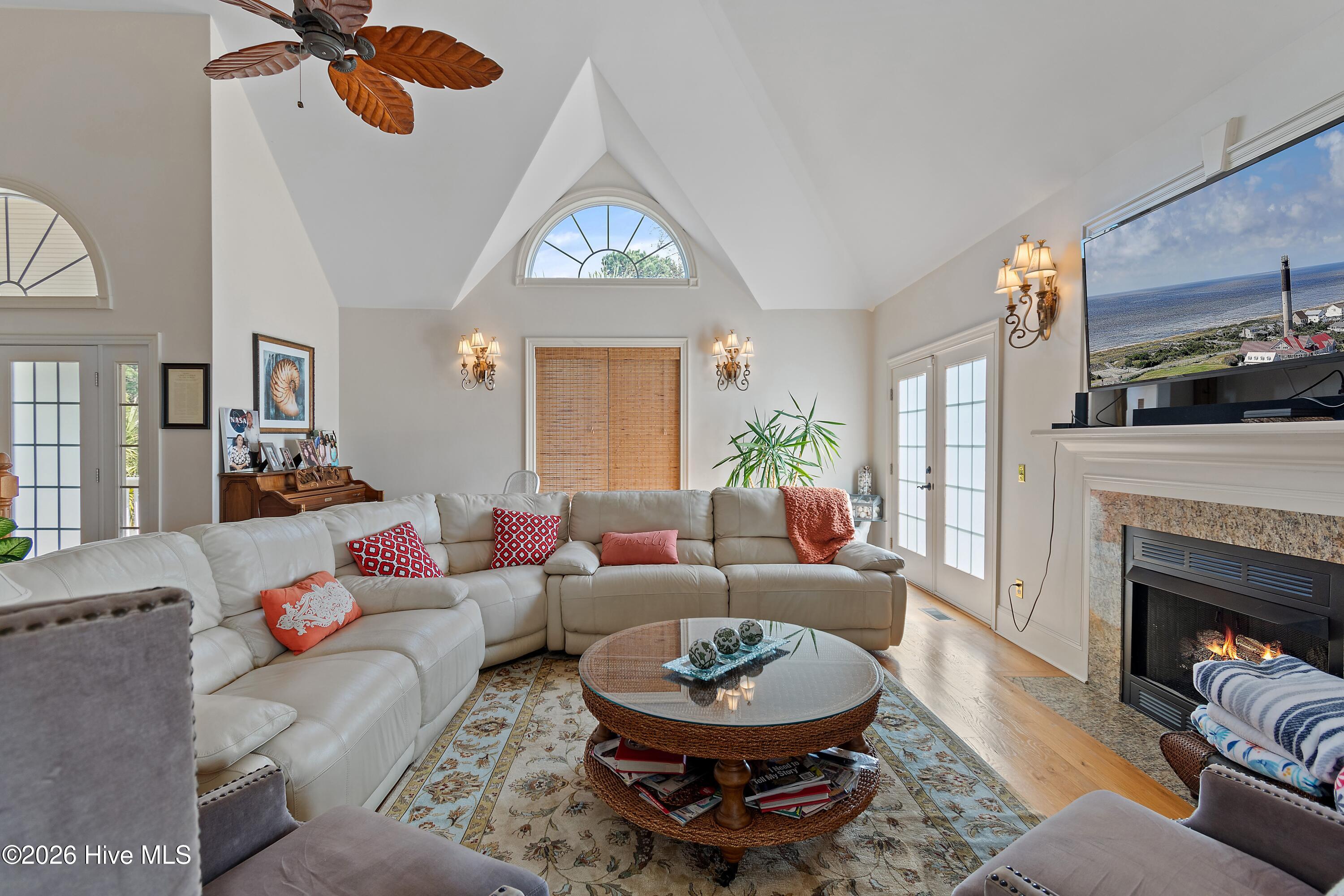 100559303 | Photo 30