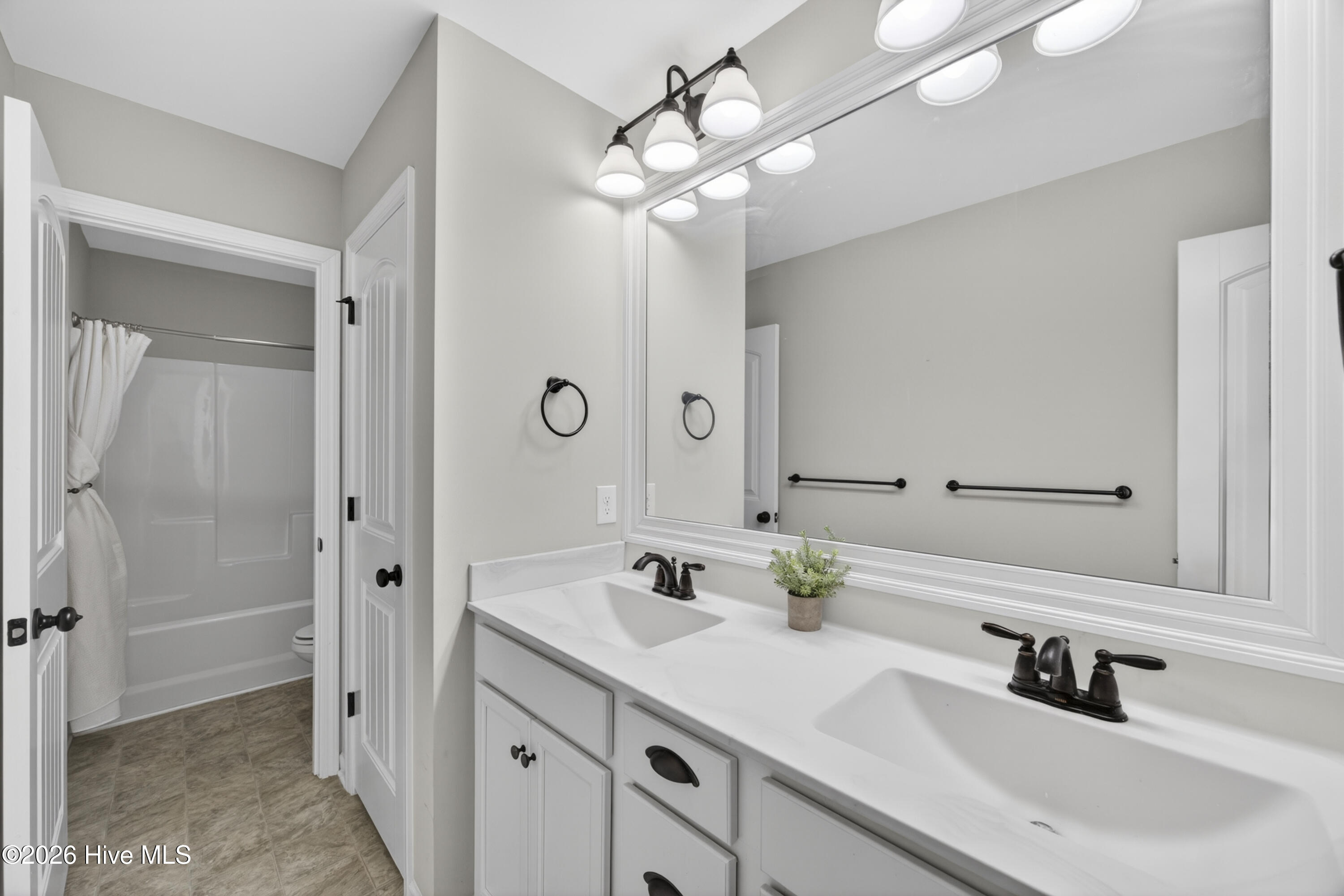 100567368 | Photo 53