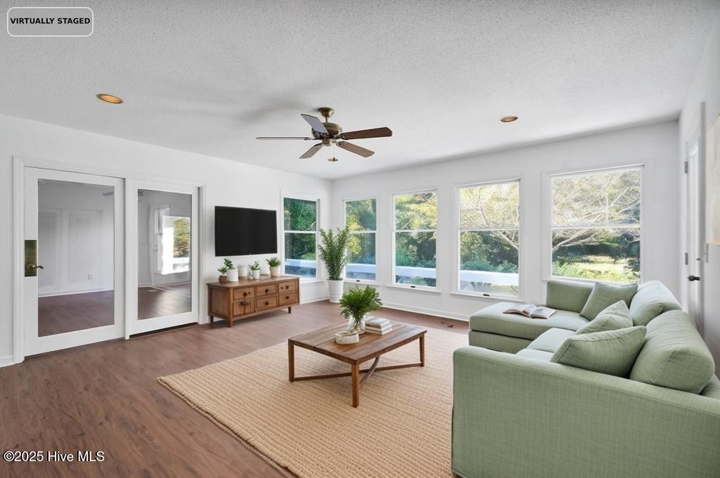 100532776 | Photo 14