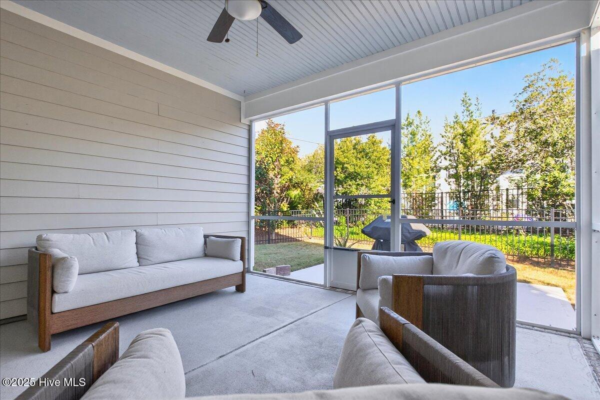 100541370 | Photo 38