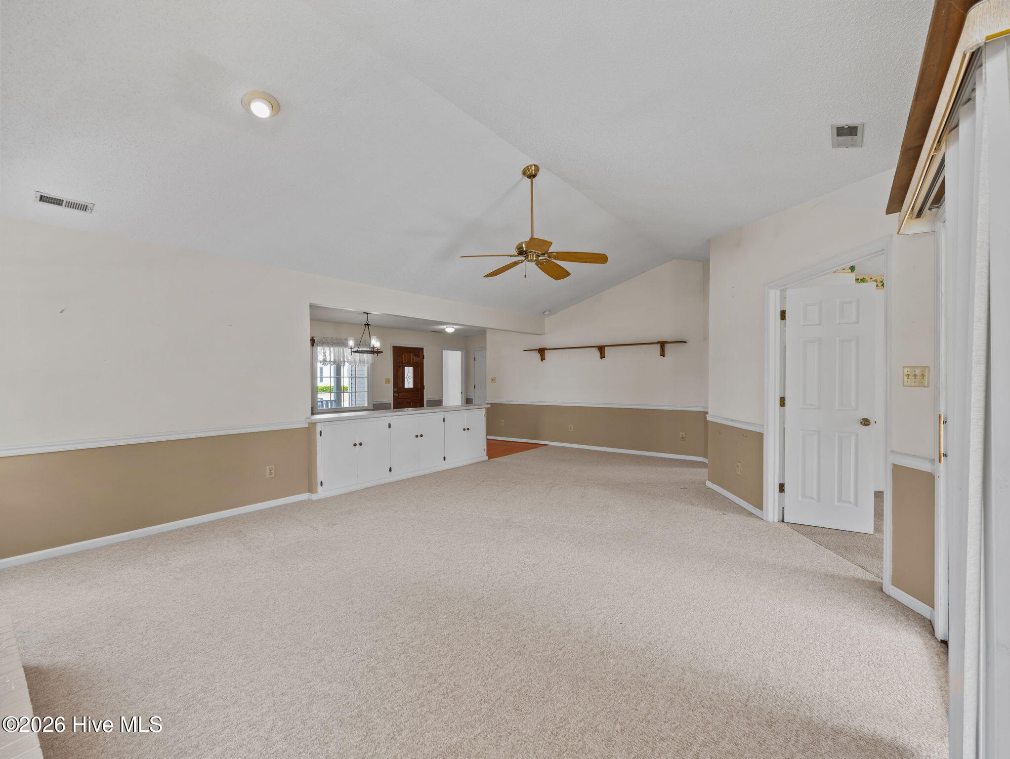 100565742 | Photo 15